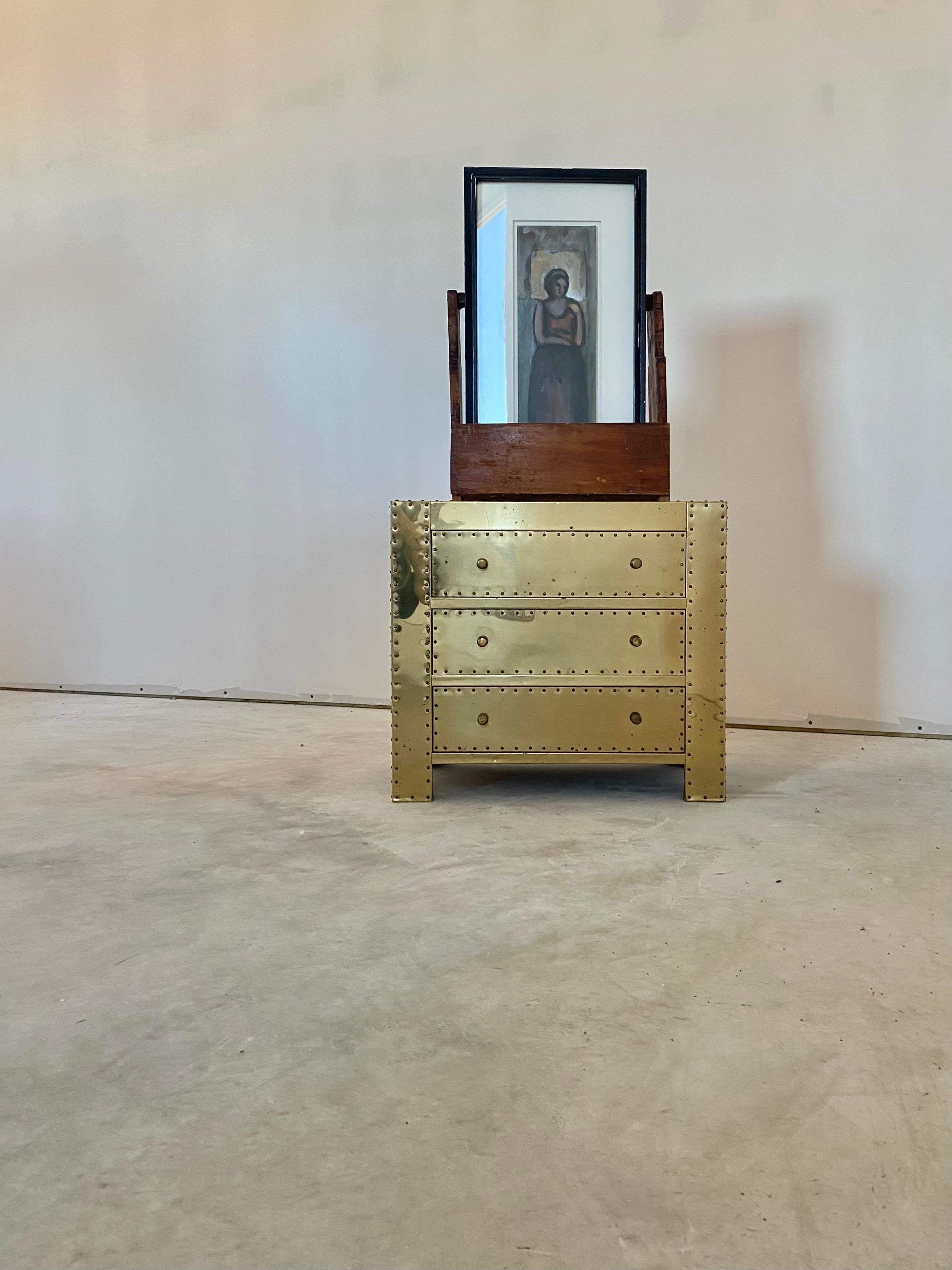 20ième siècle Sarreid Commode à trois tiroirs en laiton en vente