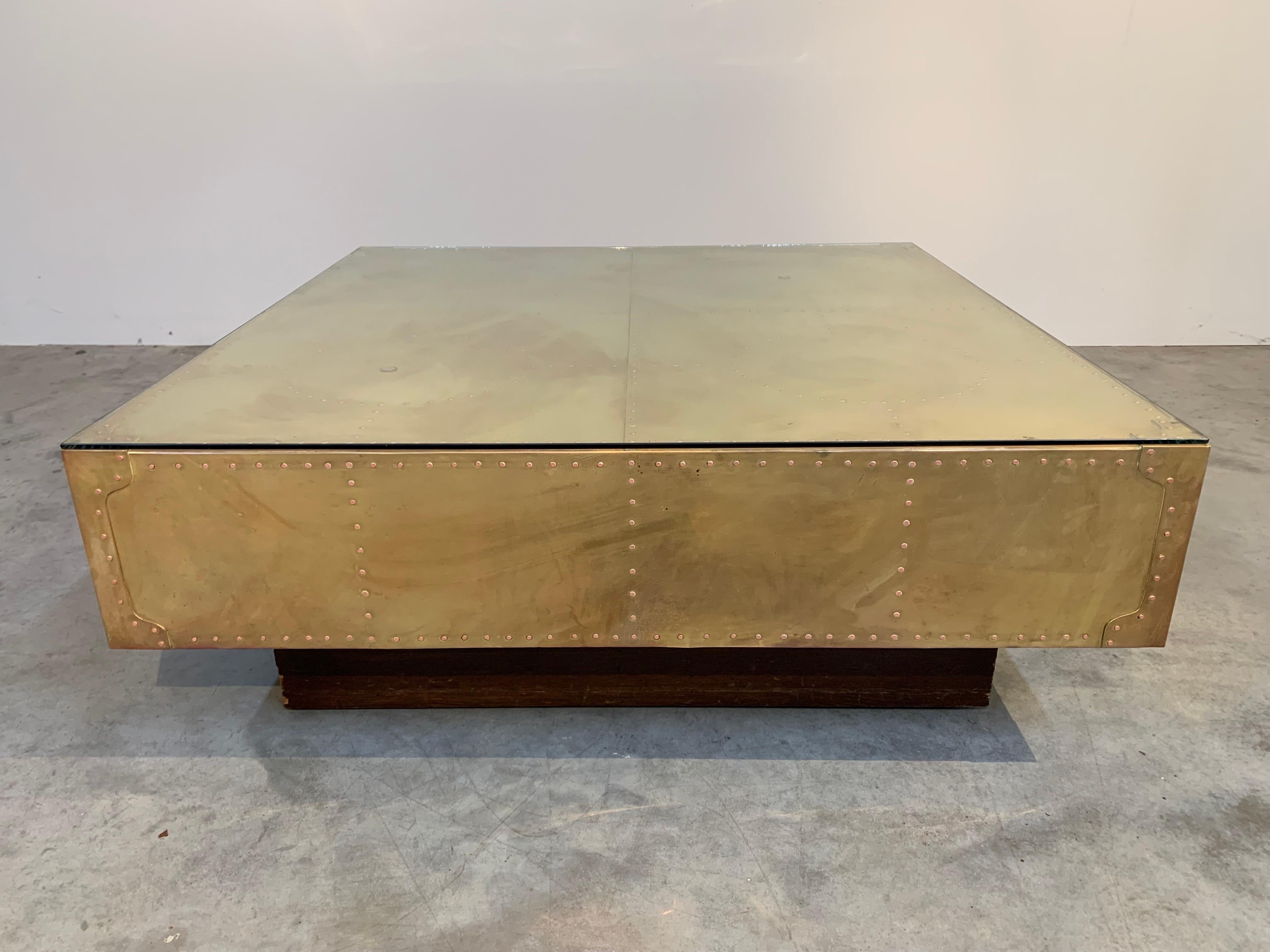 Sarreid Brass Cube Coffee Table Floating on Plinth Base Manner of Milo Baughman In Good Condition In Southampton, NJ