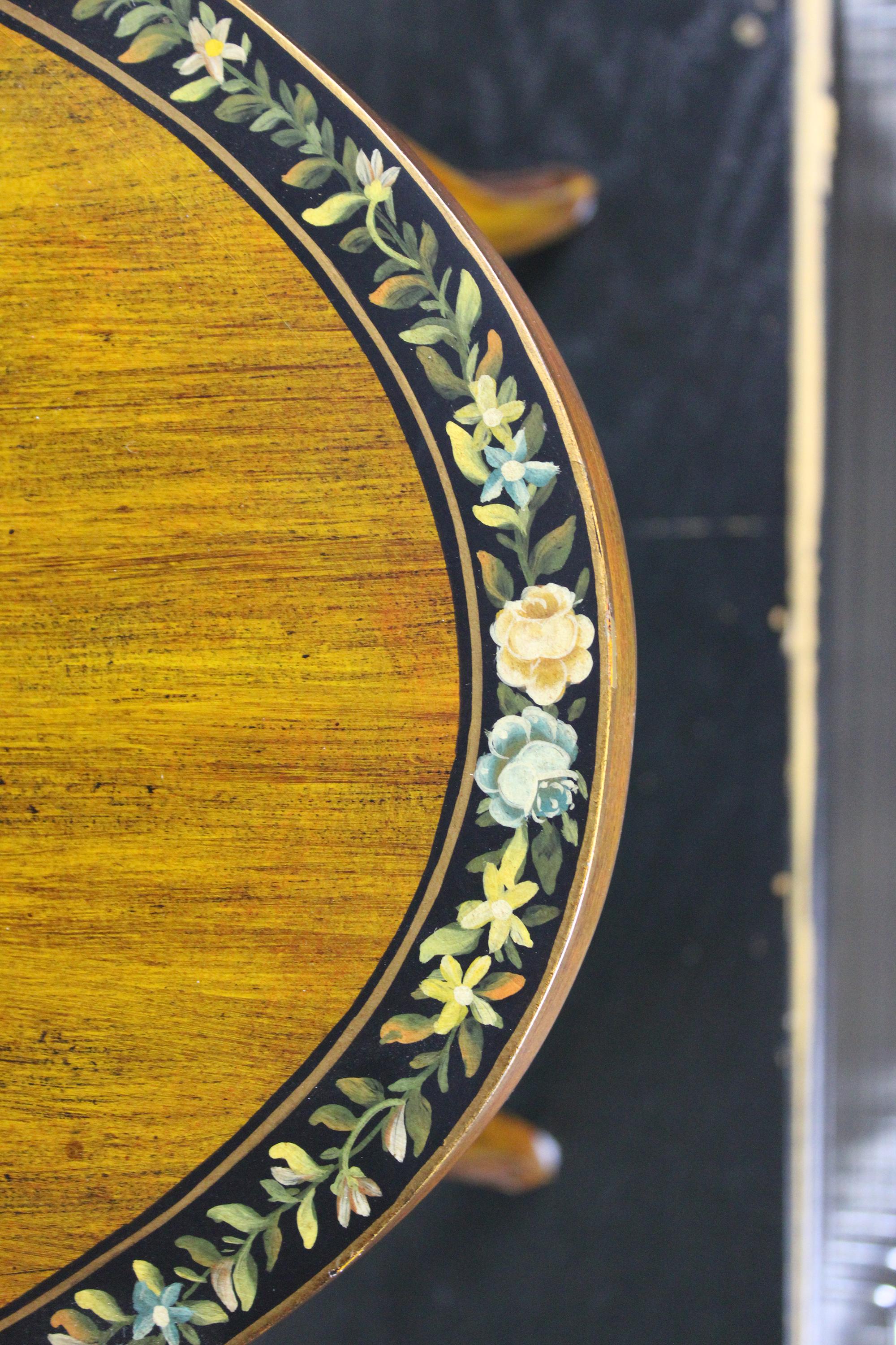 Sarreid Edwardian Oval Tray Top Étagère Tisch Sheraton Revival Floral Gemalt 35 (20. Jahrhundert) im Angebot