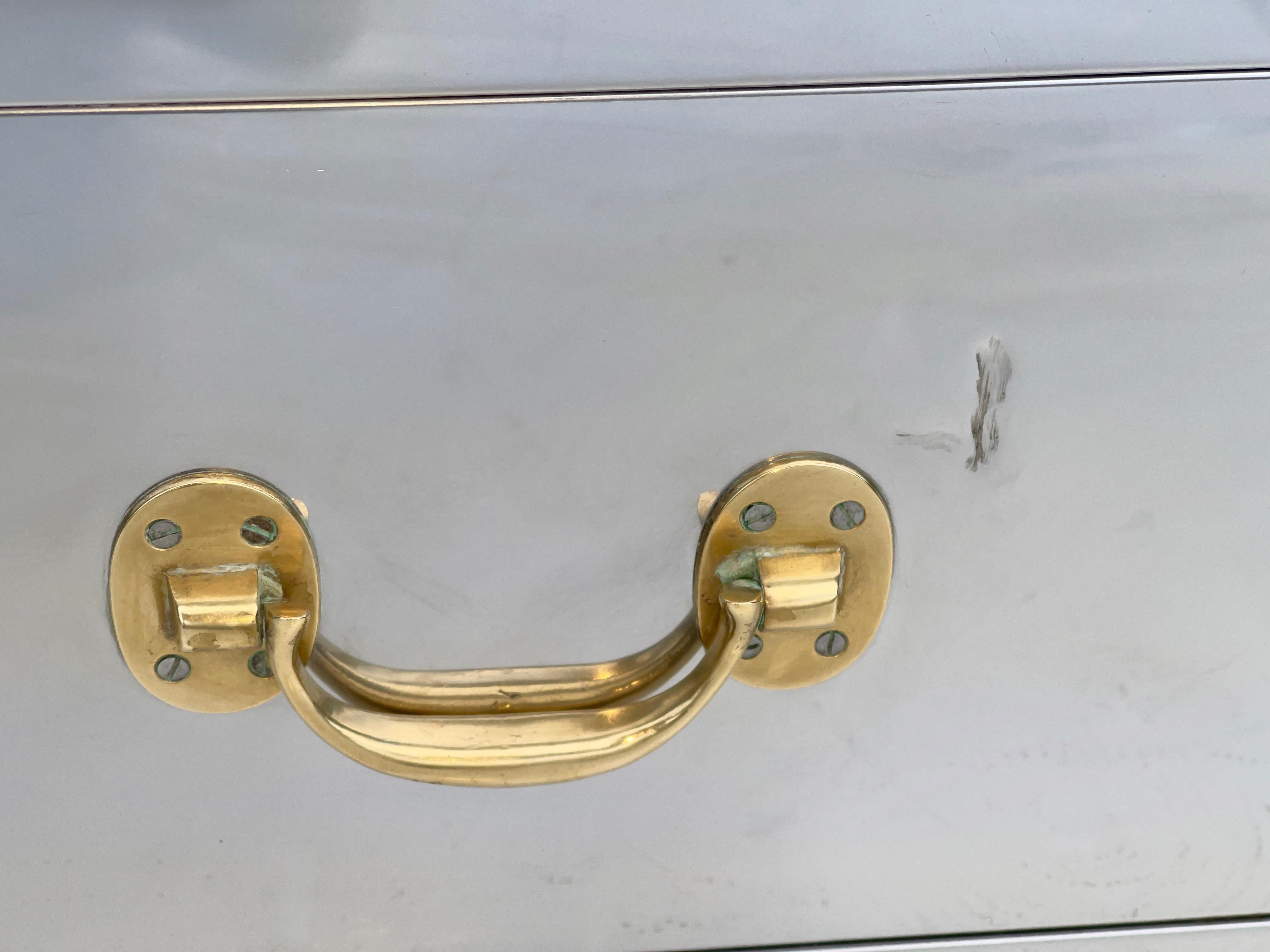 Sarreid Cassettone a due cassetti in ottone e acciaio inox lucidato a specchio in vendita 5
