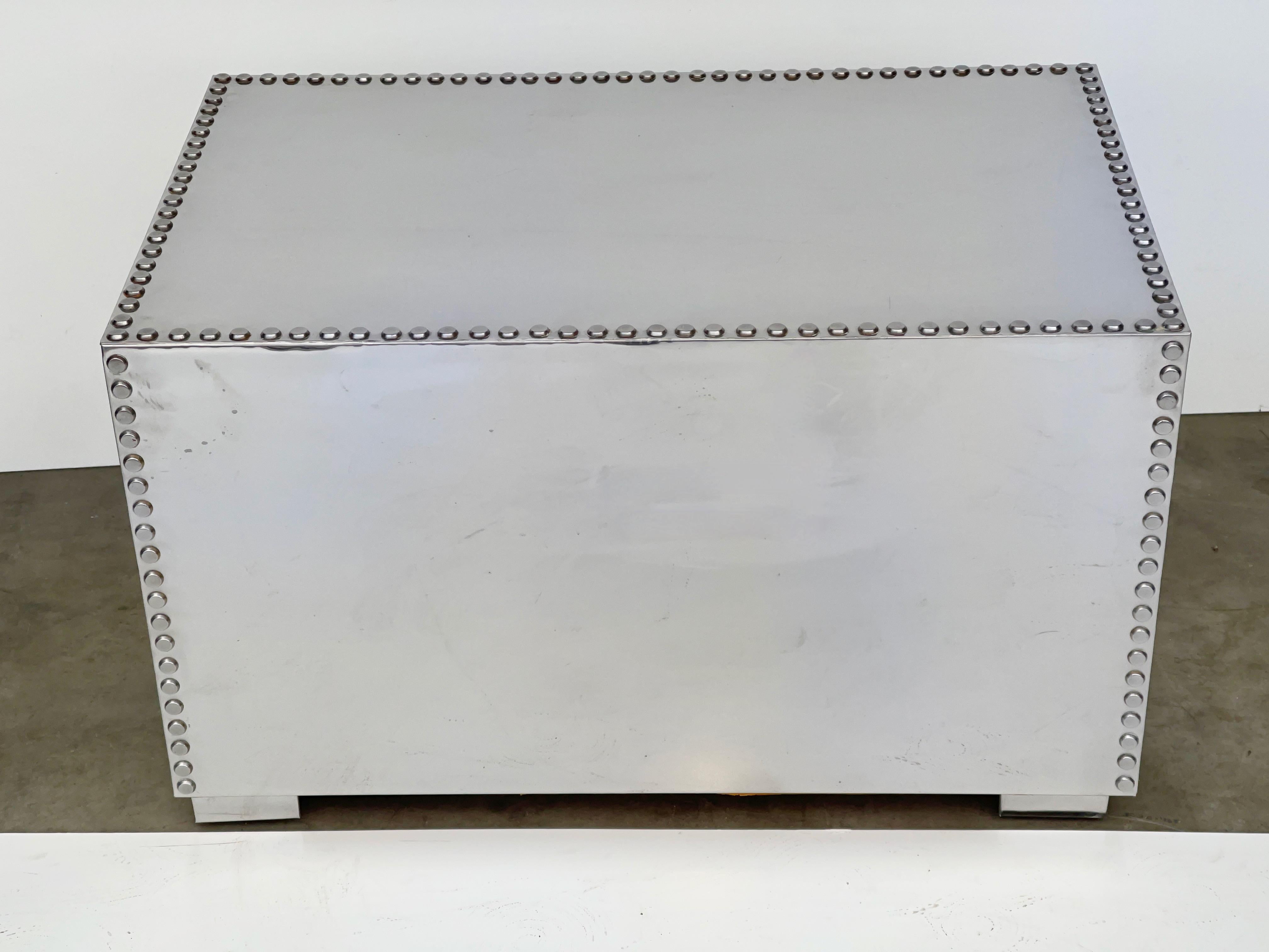 Sarreid Cassettone a due cassetti in ottone e acciaio inox lucidato a specchio in vendita 6