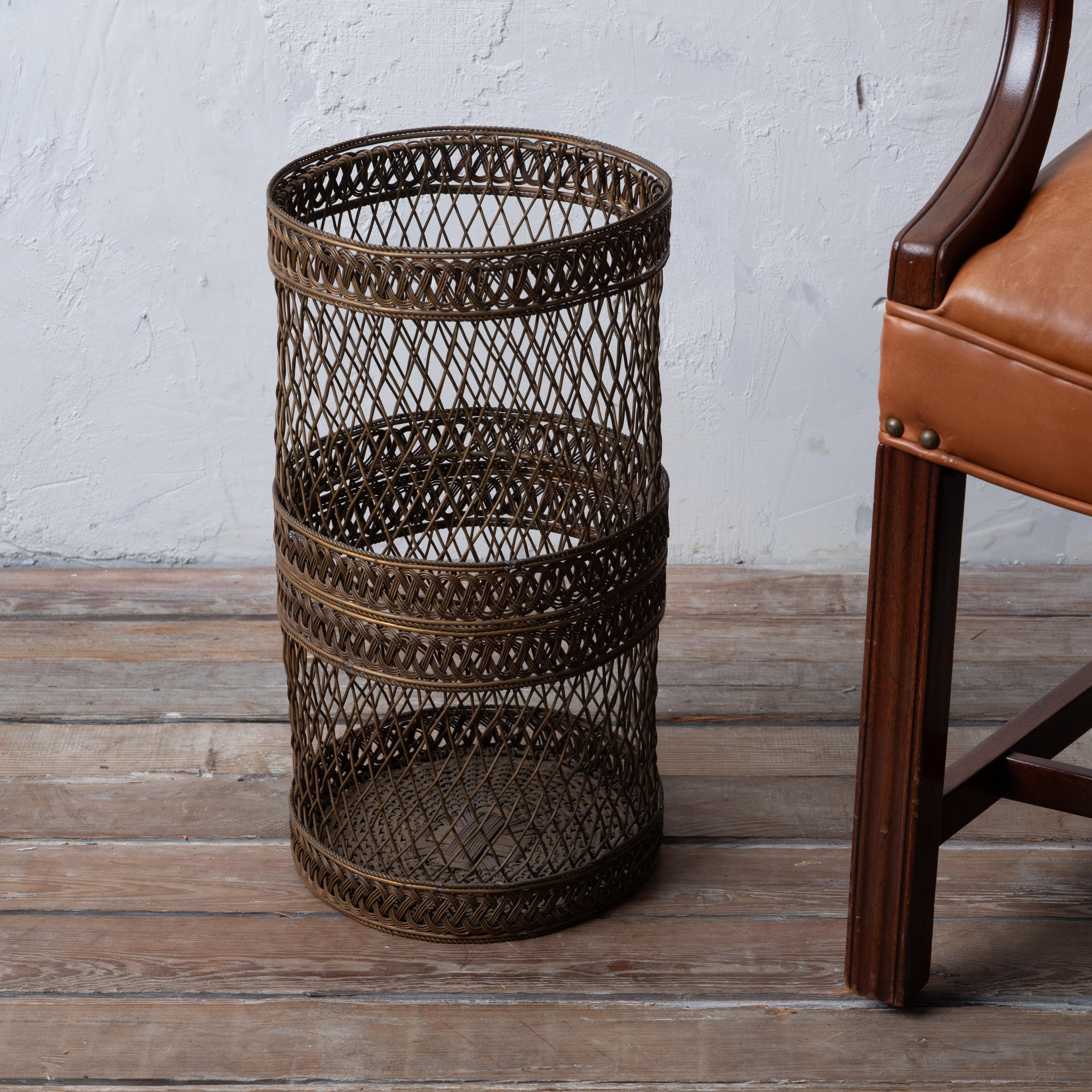 Sarreid Woven Brass Waste Basket In Good Condition For Sale In Savannah, GA