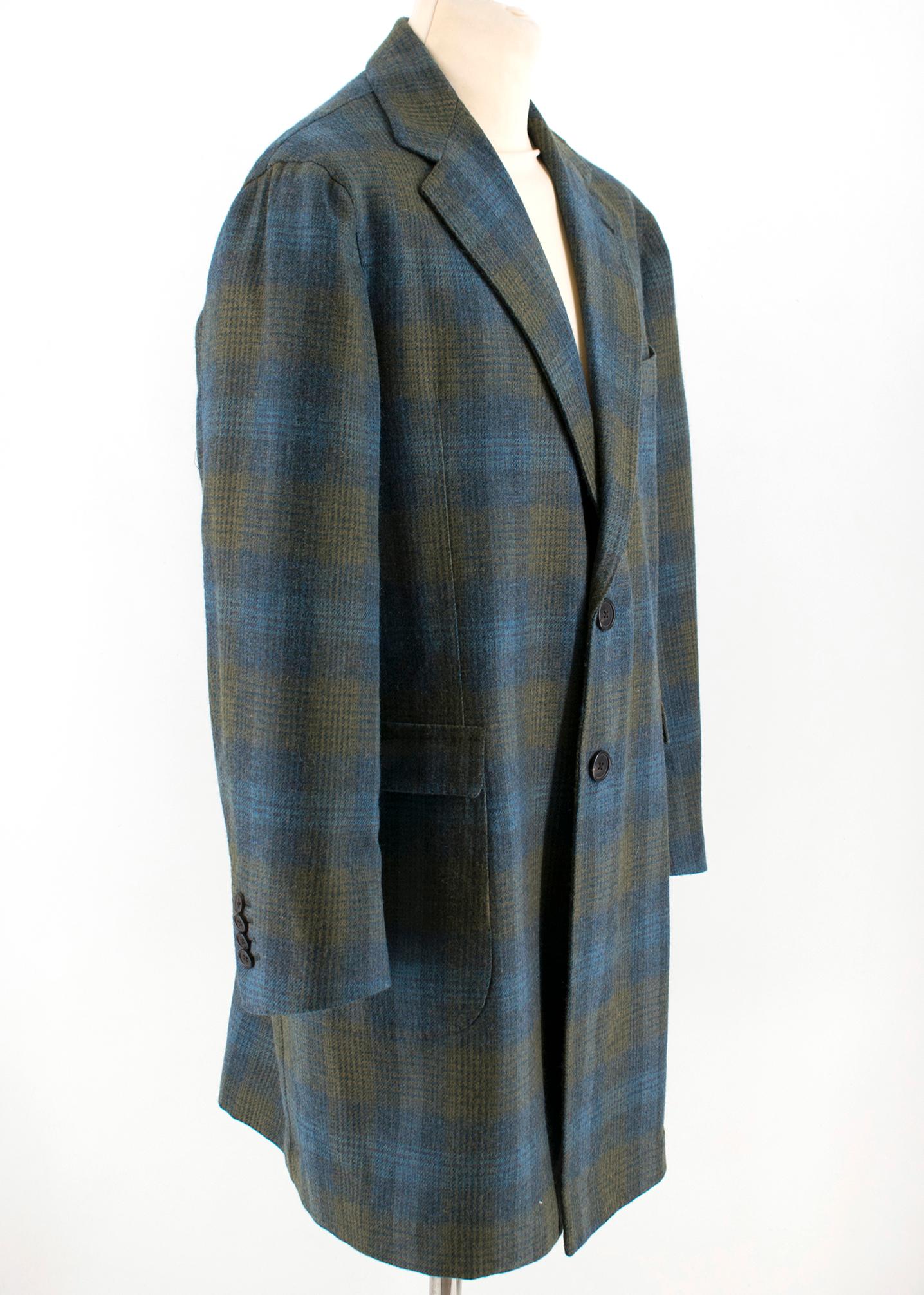 Sartoria Solito Green Tweed Tailored Checked Coat

- This timeless piece was tailored by the famous Sartoria Solito
- It features front pockets, single breasted pocket, two inside pockets 
- Brown button fastening and brown button