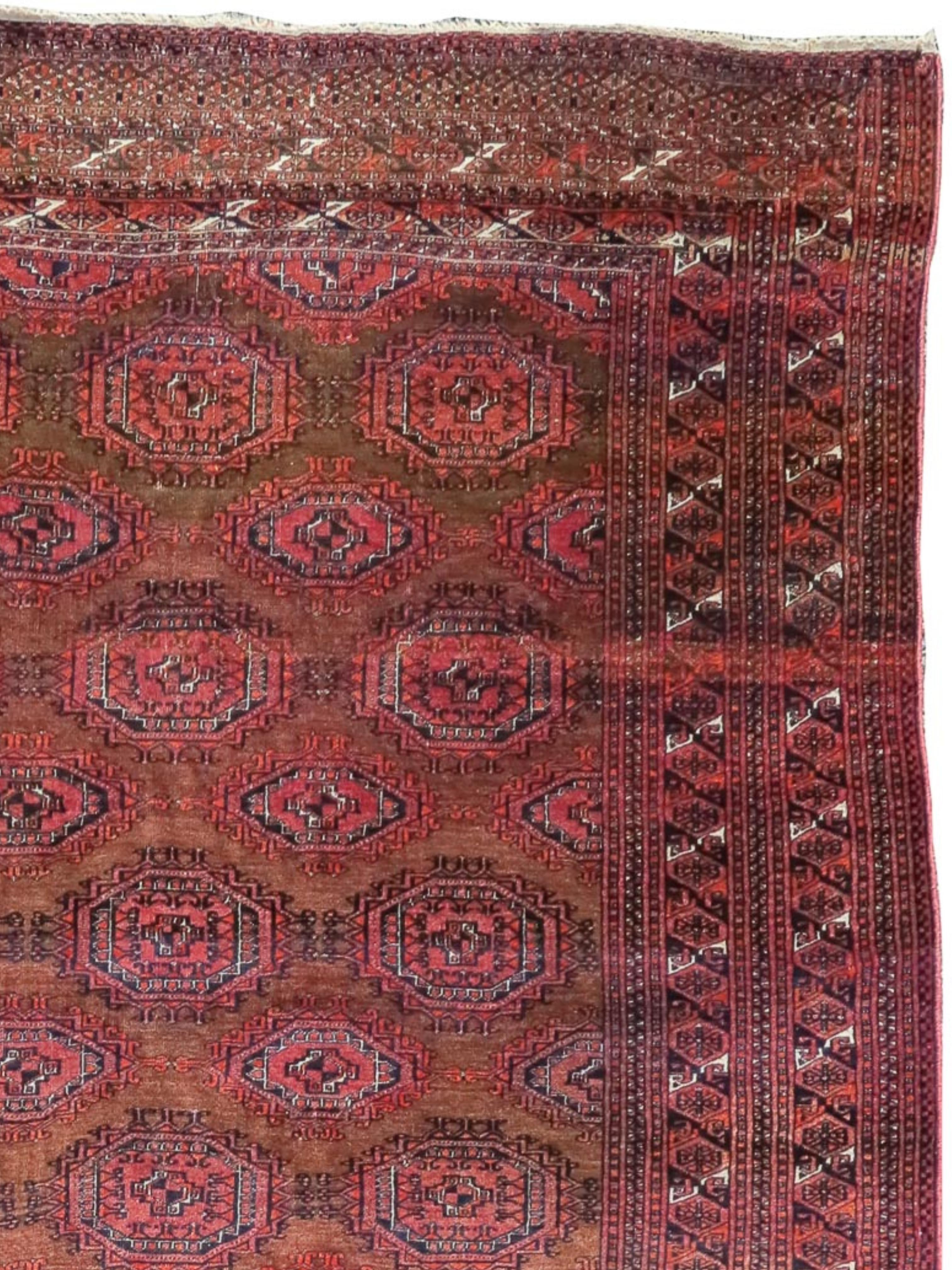 Tapis principal de Saryk, début du 20e siècle

Informations supplémentaires :
Dimensions : 5'9