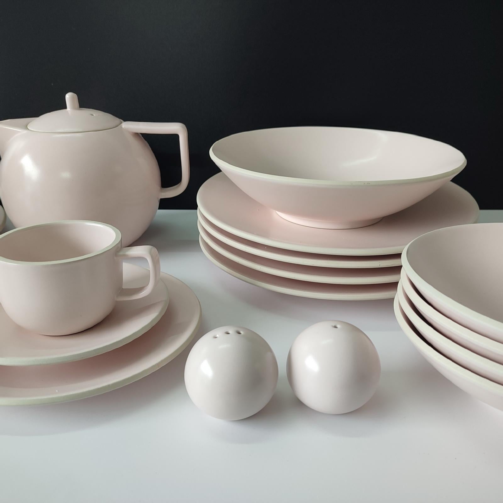 Sasaki Japan Massimo Vignelli Matte Pink Colorstone Ceramic Dinner 27 Piece Set In Good Condition In Bochum, NRW