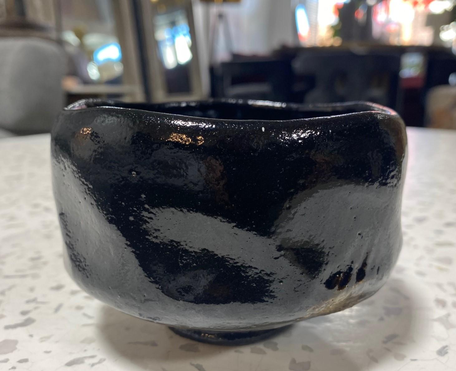 A wonderful Raku-fired pottery Chawan tea bowl by a renowned Japanese pottery master and one of Kyoto’s most prominent and best-known Raku-yaki potters Sasaki Shoraku III (1944- ). The work features a beautifully contoured body and dark rich glaze.