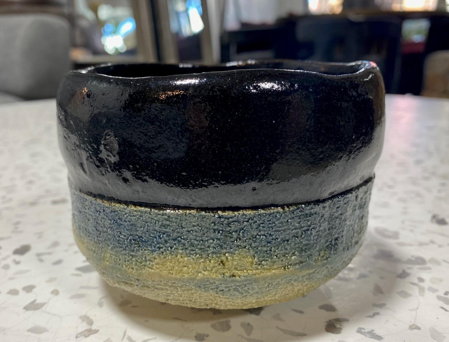 Bol à thé chawan en poterie japonaise Raku signé Sasaki Shoraku III avec boîte signée Bon état - En vente à Studio City, CA