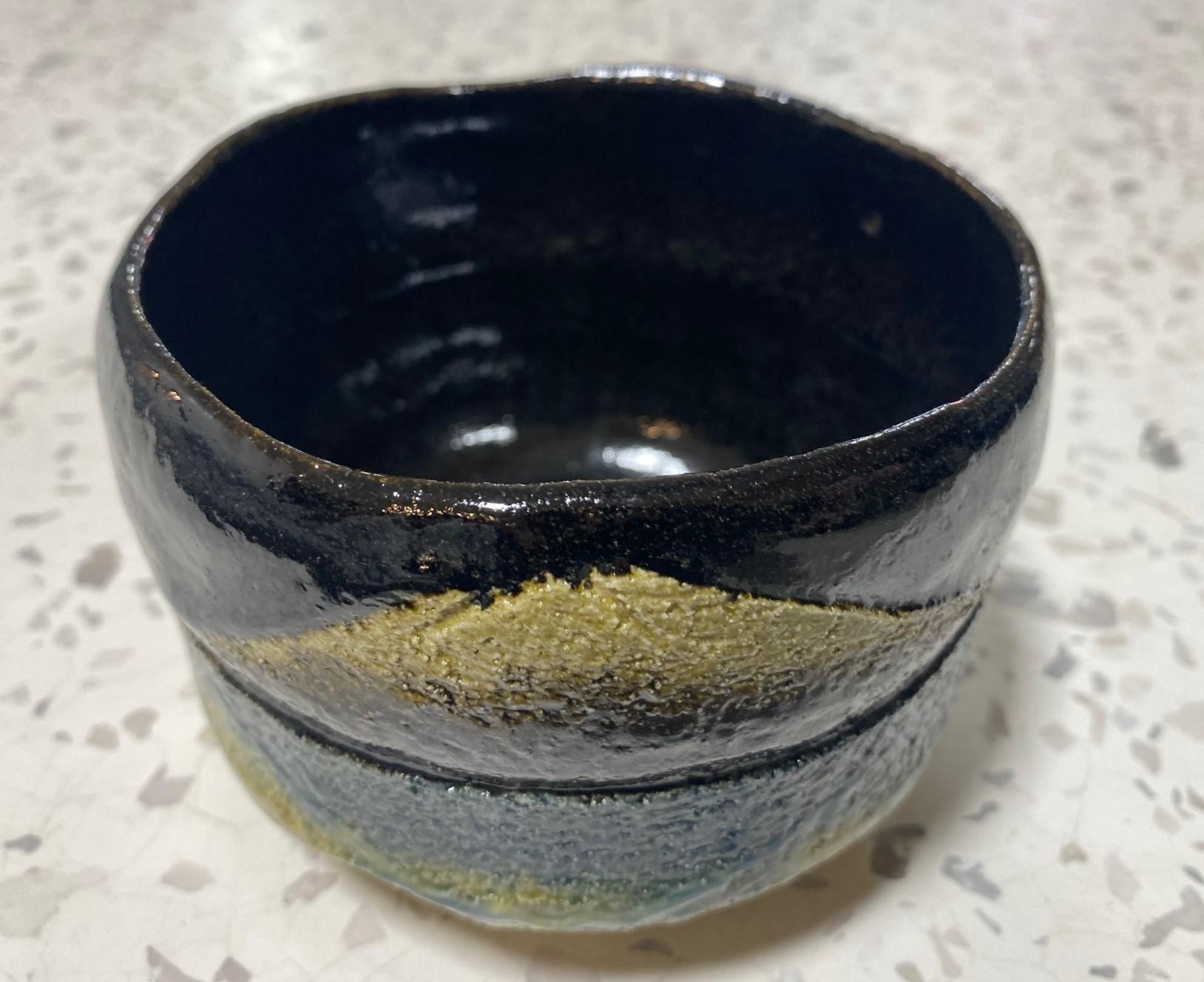 Poteries Bol à thé chawan en poterie japonaise Raku signé Sasaki Shoraku III avec boîte signée en vente