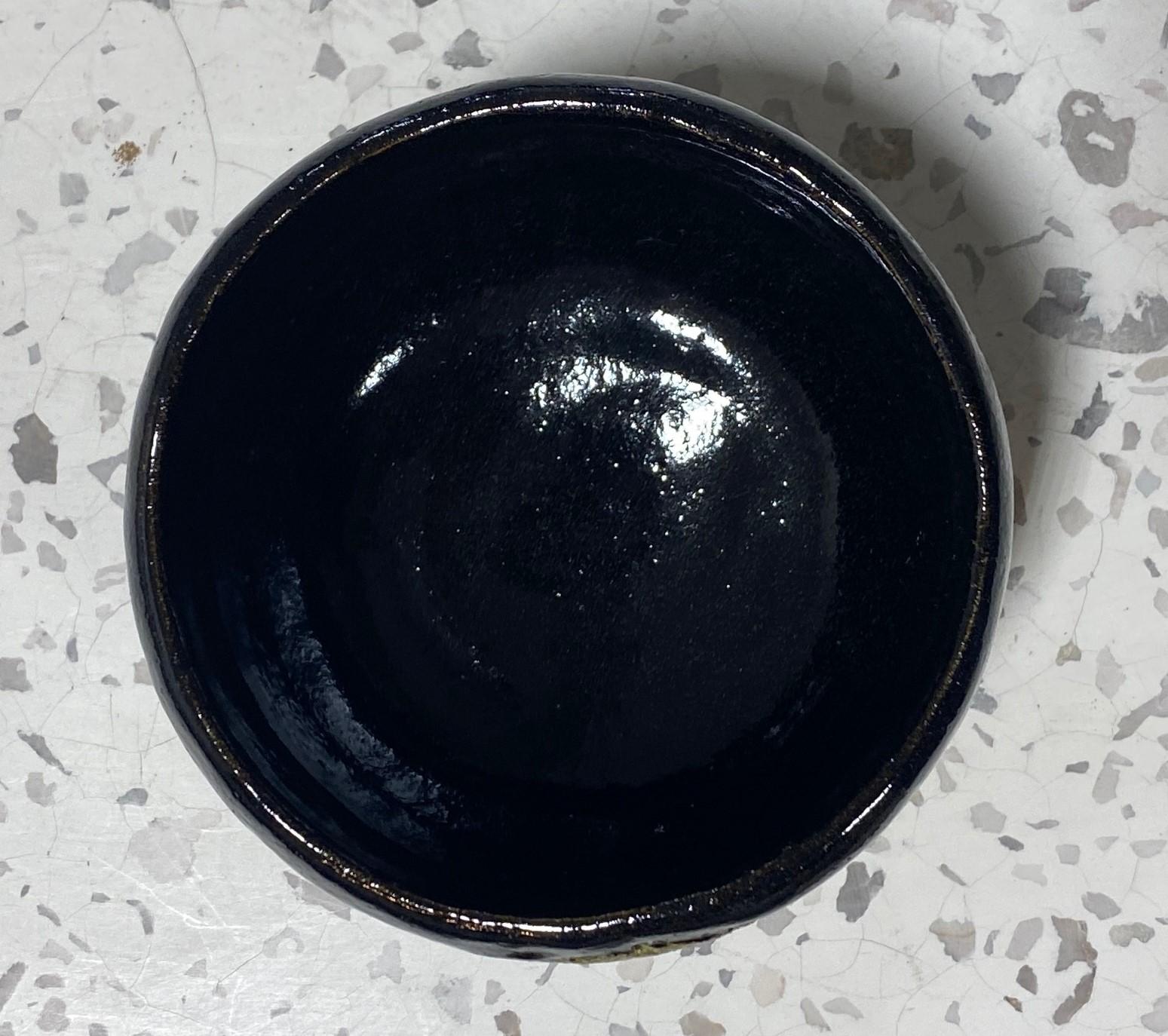 Bol à thé chawan en poterie japonaise Raku signé Sasaki Shoraku III avec boîte signée en vente 1