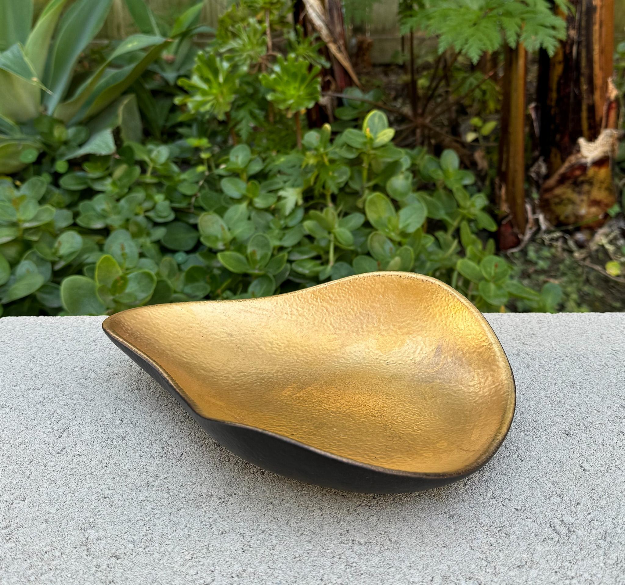 20ième siècle Bol / plateau en céramique Sascha Brastoff, Californie, vers 1965 en vente