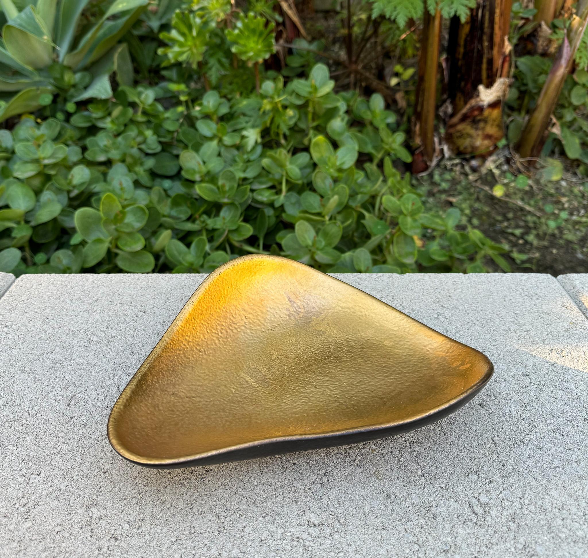 Bol / plateau en céramique Sascha Brastoff, Californie, vers 1965 en vente 1