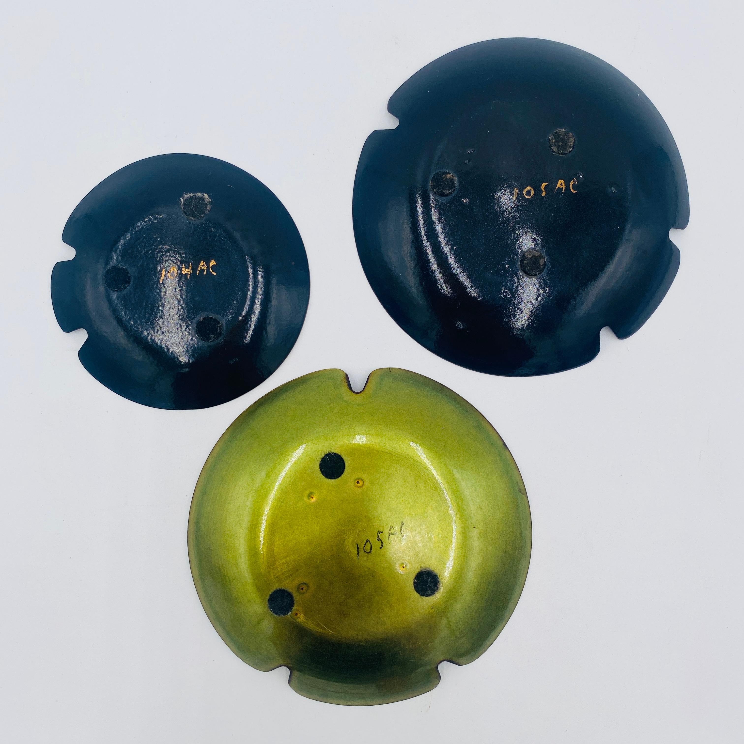 Sascha Brastoff Mid-Century Modern Green Porcelain Enamel Copper Ashtray Dish For Sale 2