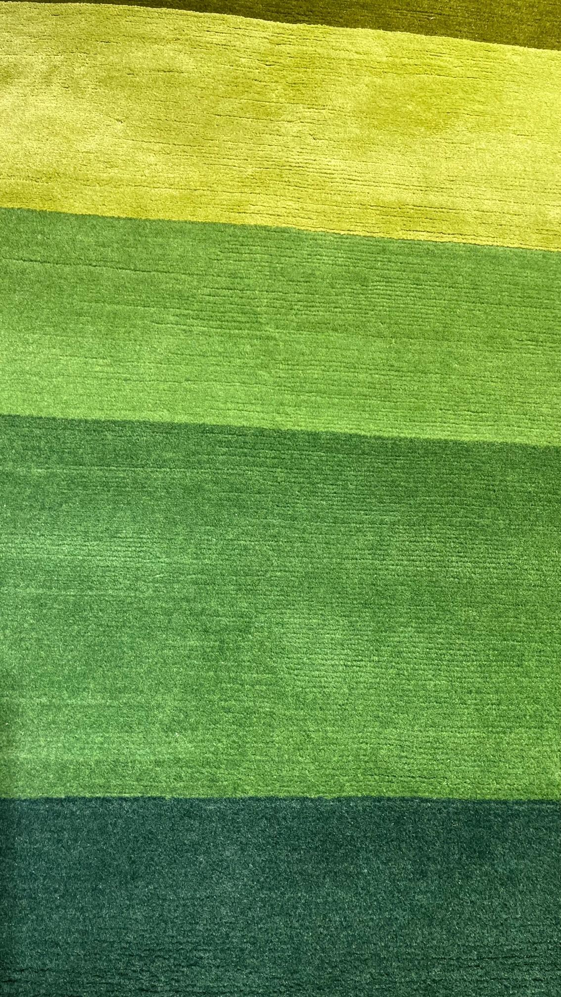 Moderner Teppich der Sasha Bikoff-Kollektion in Grüntönen, „Zone Seaweed“, 6'x9' (Handgeknüpft) im Angebot