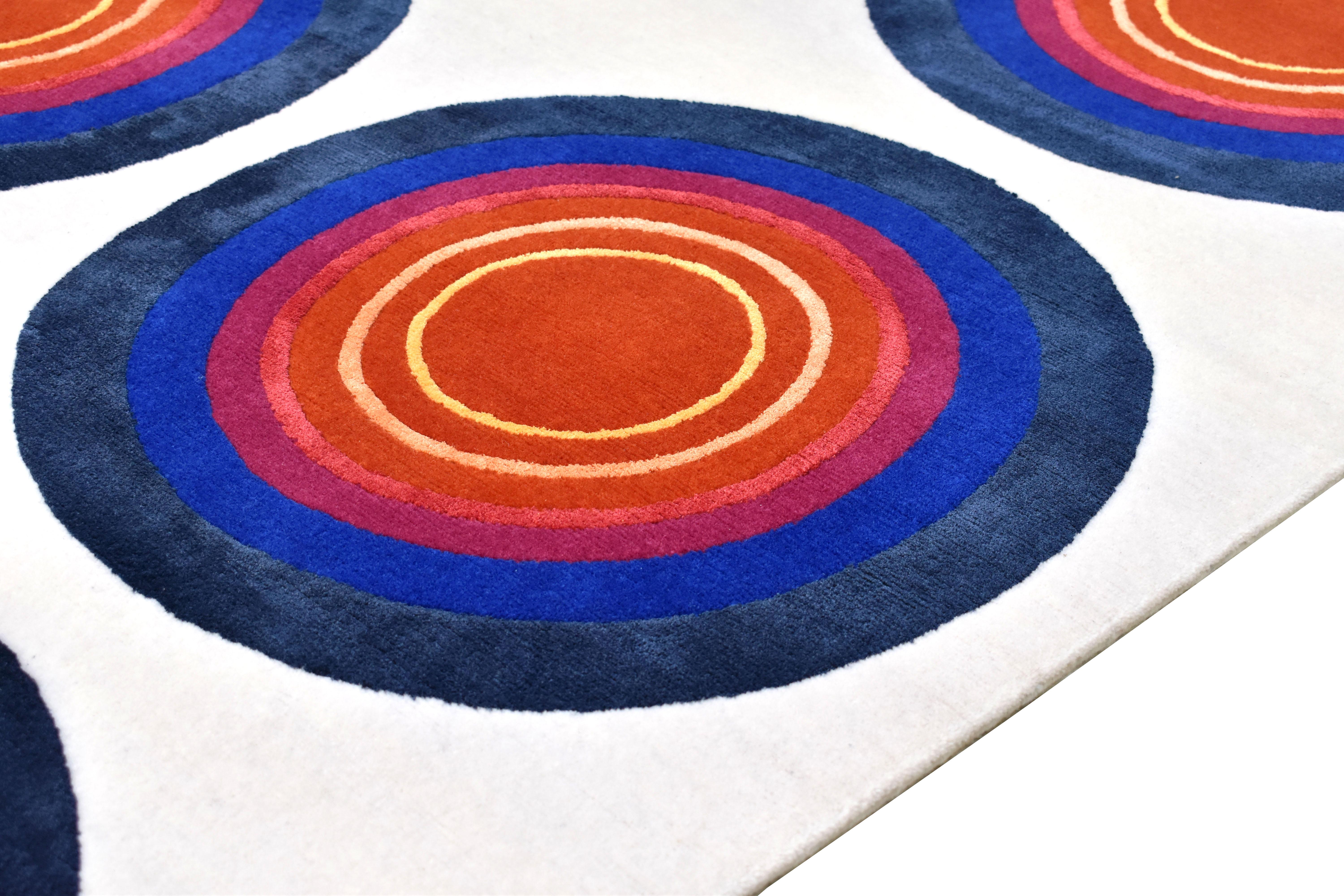 Moderner Teppich aus der Sasha Bikoff-Kollektion mit mehrfarbigem weißem Grund, „Goal“, 8x10 im Zustand „Neu“ im Angebot in New York , NY
