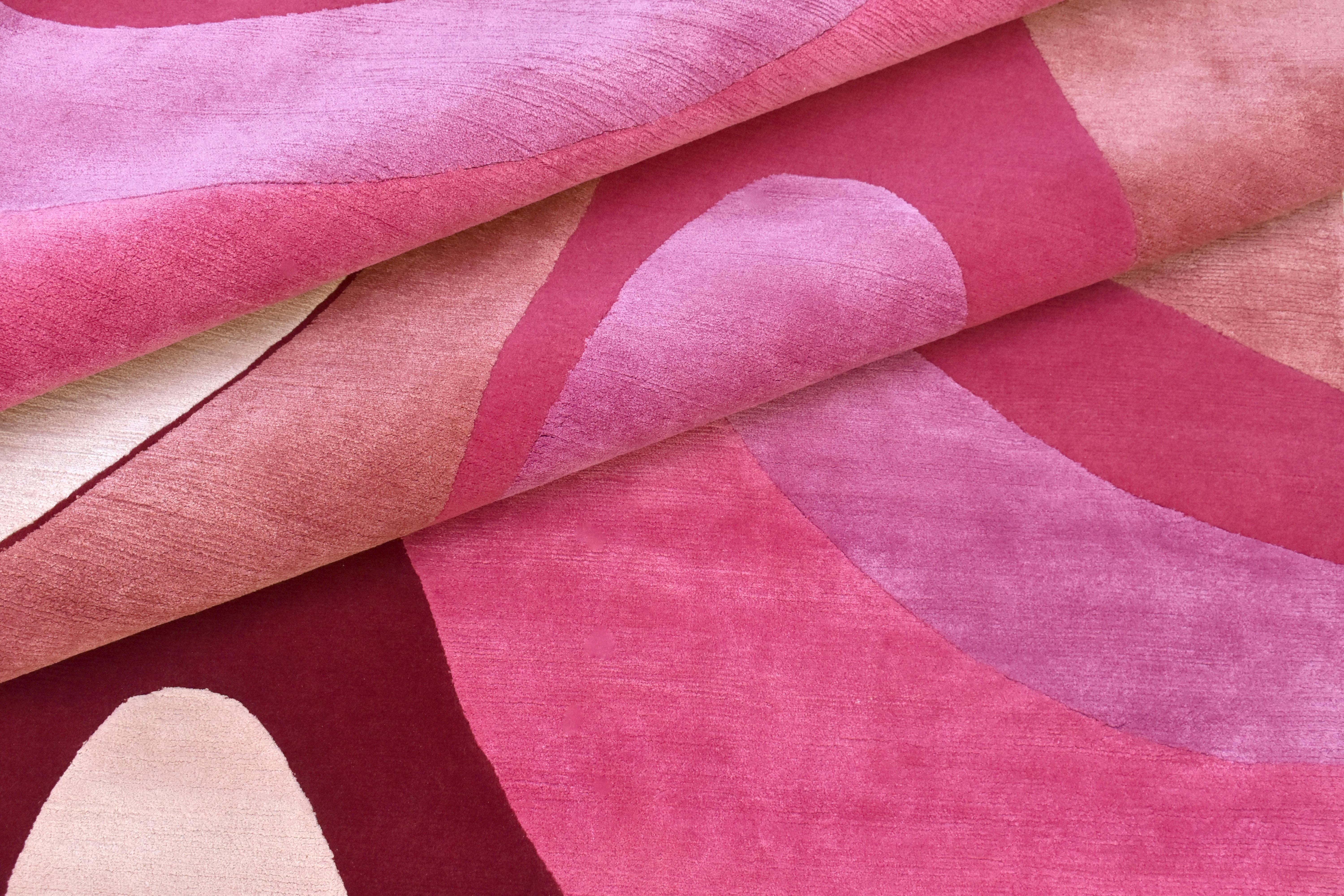 Moderner Teppich aus der Sasha Bikoff-Kollektion in rosafarben, „Wavey Dahlia“, 6'x9' im Angebot 2