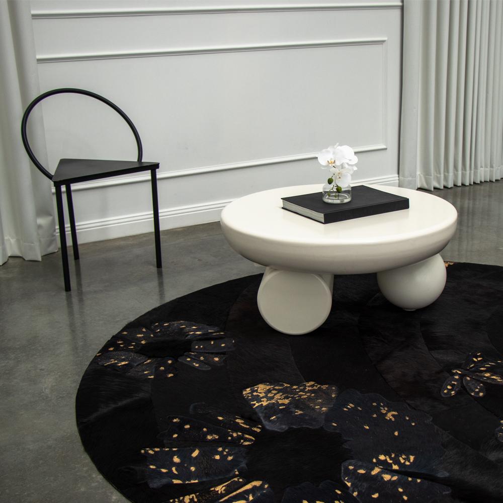XXI secolo e contemporaneo Sasha Bikoff X Art Hide Personalizzabile Nero/Carbone Shibori Rotondo XLarge in vendita