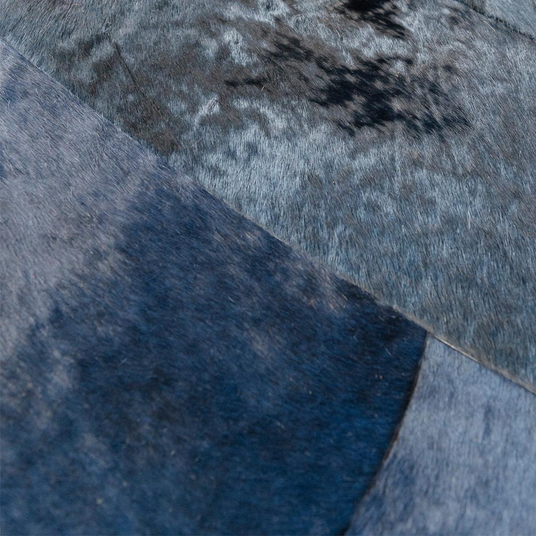 Sasha Bikoff X Art Hide Anpassbarer blauer Shibori-Teppich aus Rindsleder XLarge im Zustand „Neu“ im Angebot in Charlotte, NC