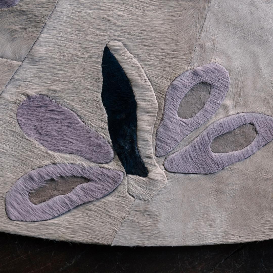 Sasha Bikoff X Art Hide Anpassbarer runder Shibori-Teppich aus Rindsleder in Lavendel, Lavendel und Lavendel XL (Art déco) im Angebot