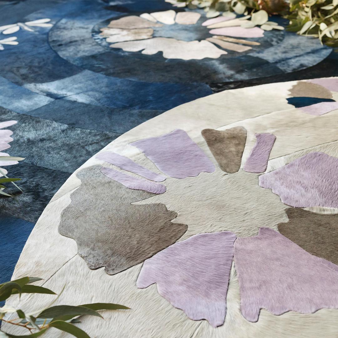 Sasha Bikoff X Art Hide Anpassbarer runder Shibori-Teppich aus Rindsleder in Lavendel, Lavendel und Lavendel XL (Pakistanisch) im Angebot