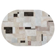 Tapis Pastiche personnalisable en cuir de vache taupe Sasha Bikoff X Art Hide, petit modèle