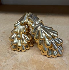 Abstrakte Keramik-Skulptur mit Goldglanz-Glasur. 4 x 6 x 3,5 in, Reibstein