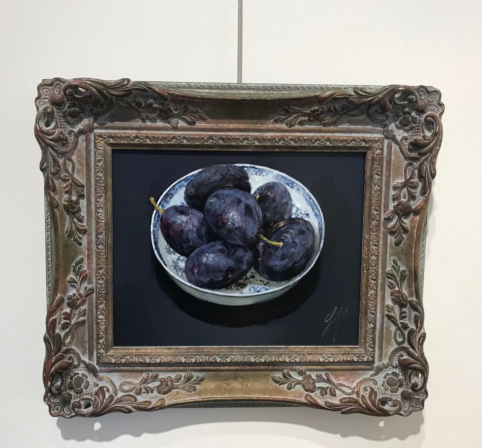 ''Plums'', Dutch Contemporary Dutch Still-Life with Porcelain and Blue Plums - White Still-Life Painting by Sasja Wagenaar