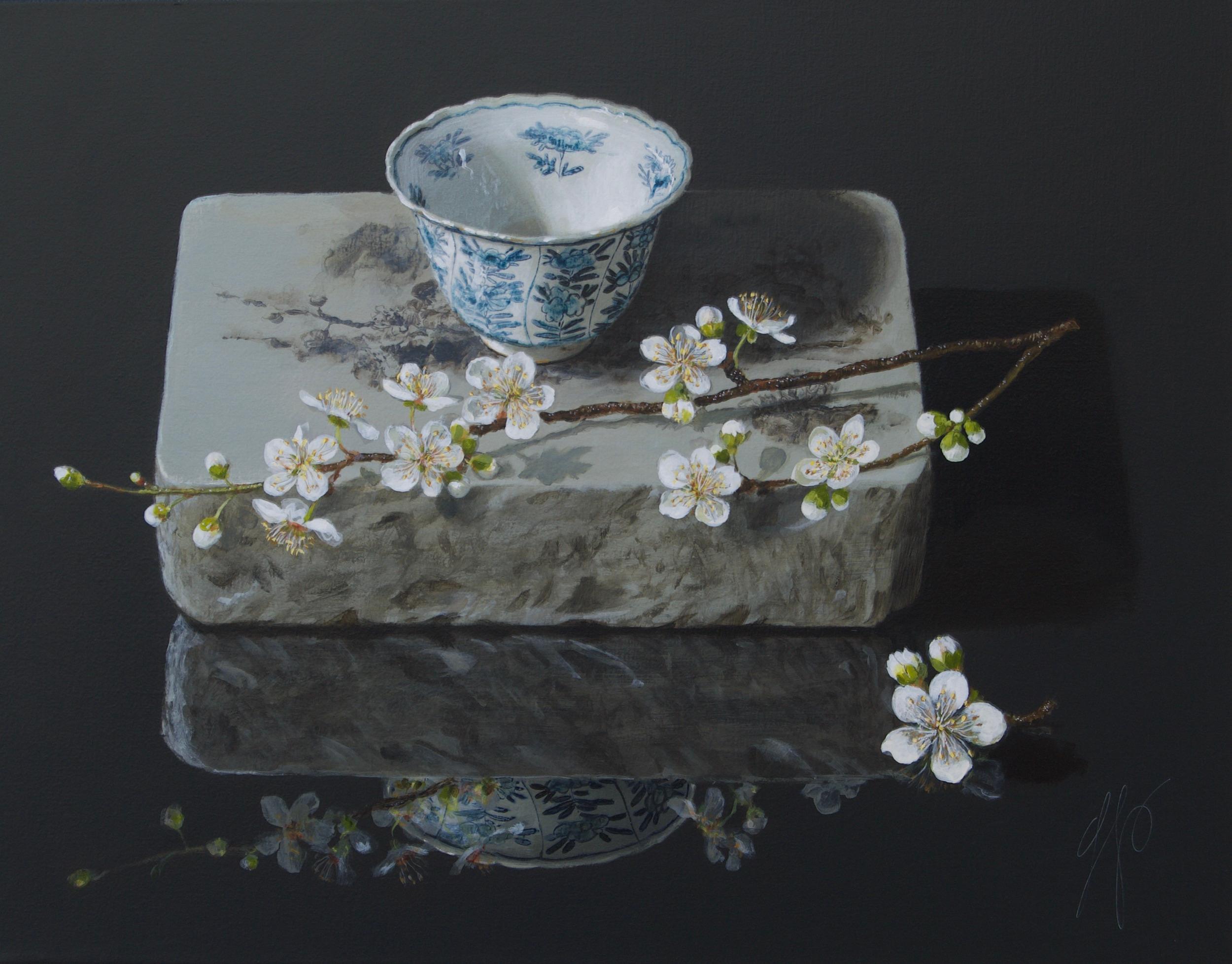 Sasja Wagenaar Still-Life Painting - ''Porcelain with Blossom, Dark'', Dutch Contemporary Still-Life with Porcelain 