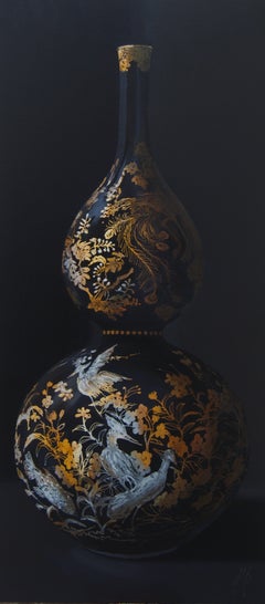''Vaso nero con dettagli dorati'', pittura olandese contemporanea di natura morta di vaso