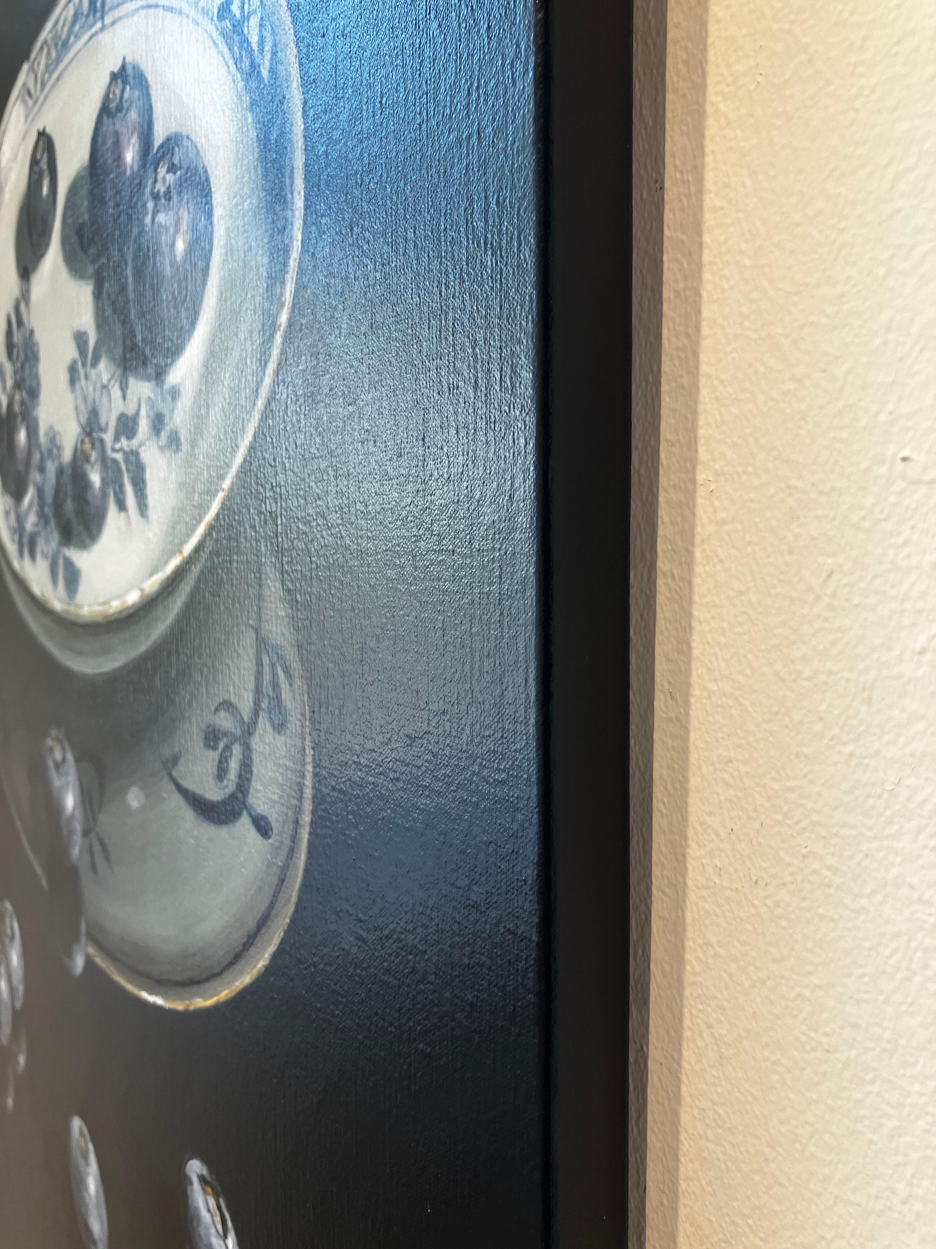 ''Cuenco con arándanos'', pintura holandesa contemporánea de bodegón de porcelana 4