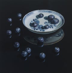 ''Cuenco con arándanos'', pintura holandesa contemporánea de bodegón de porcelana
