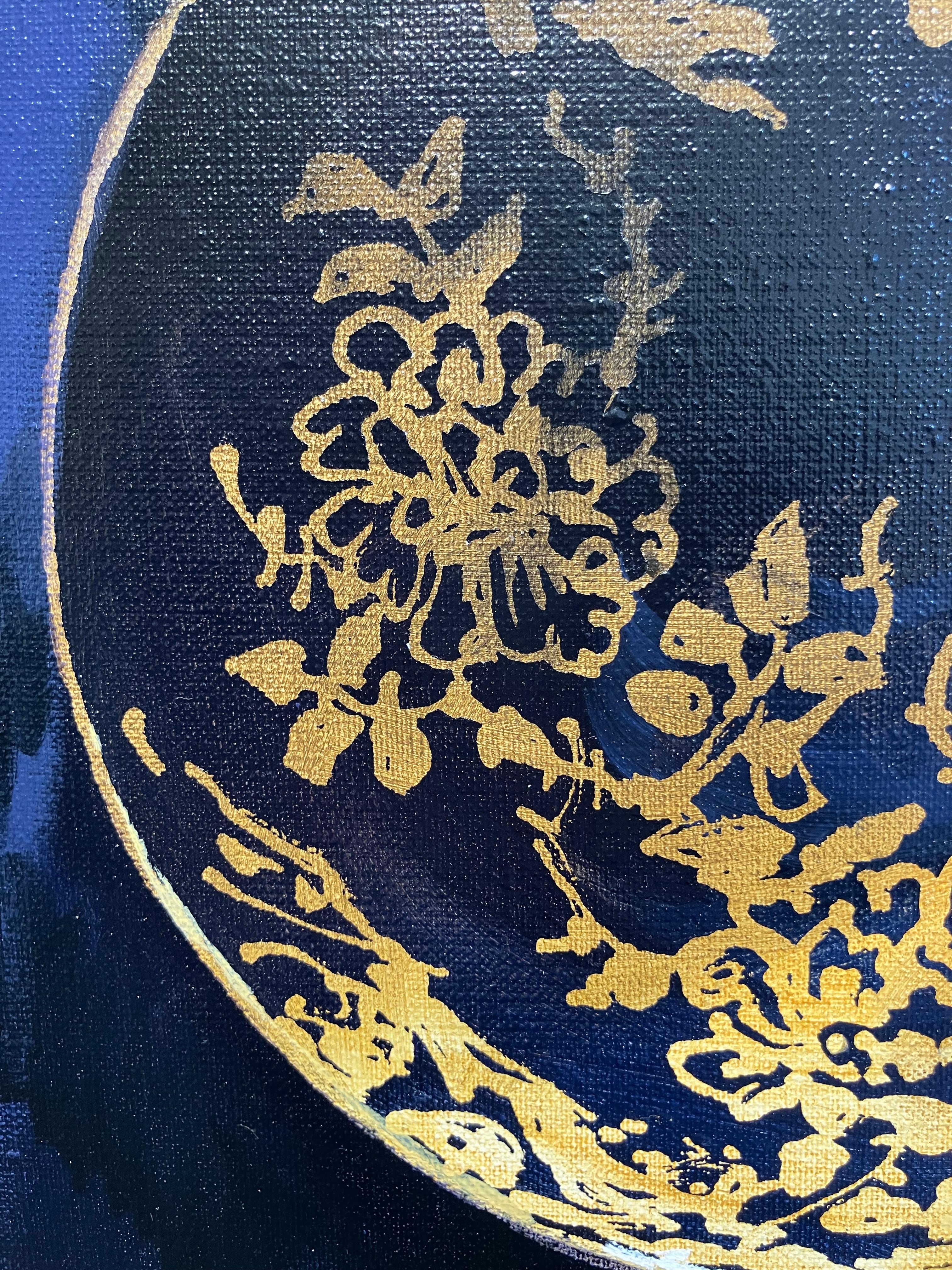 ''Bol avec or'', Nature morte contemporaine avec bol en porcelaine - Noir Still-Life Painting par Sasja Wagenaar
