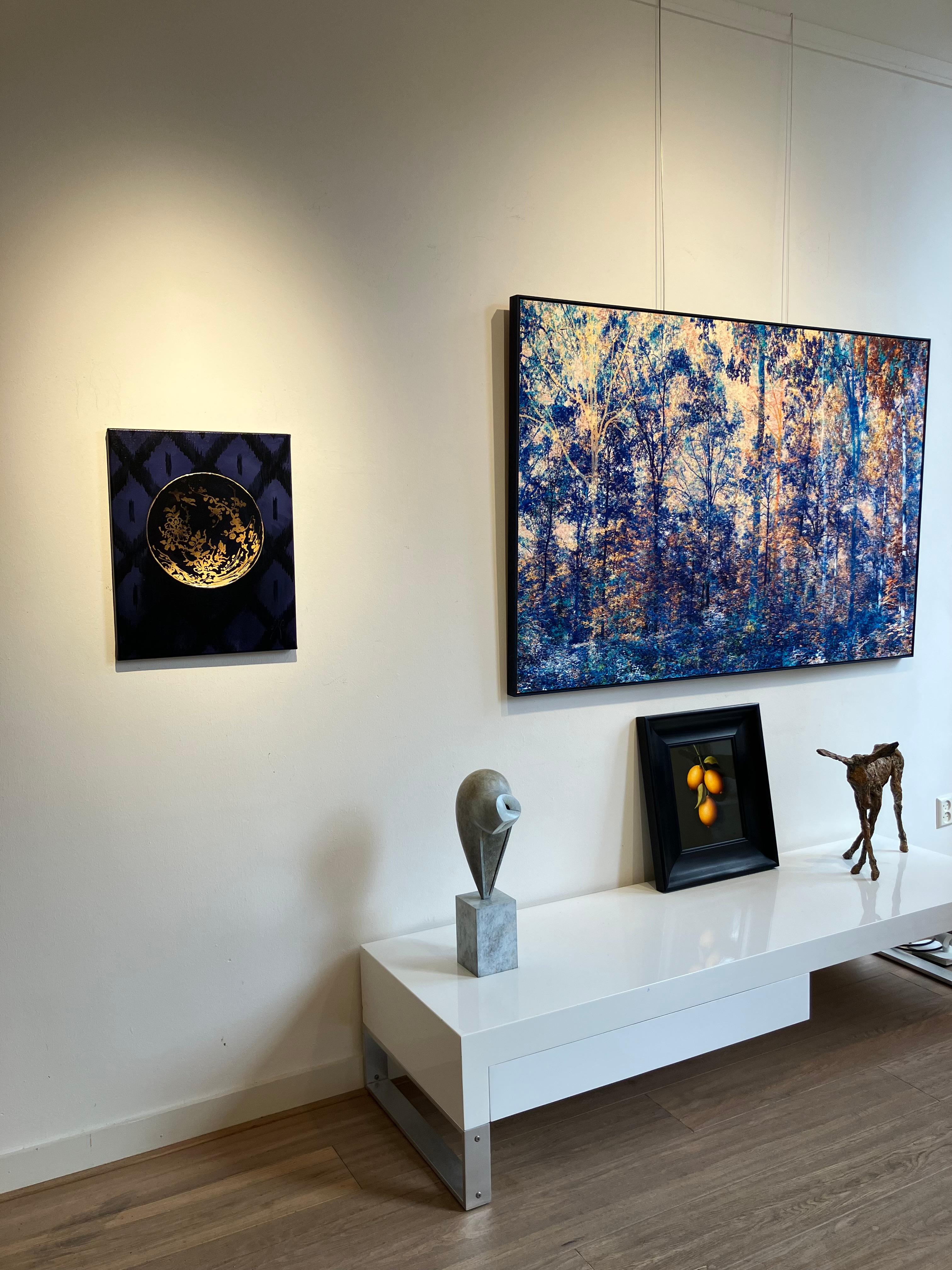 ''Bol avec or'', Nature morte contemporaine avec bol en porcelaine en vente 3