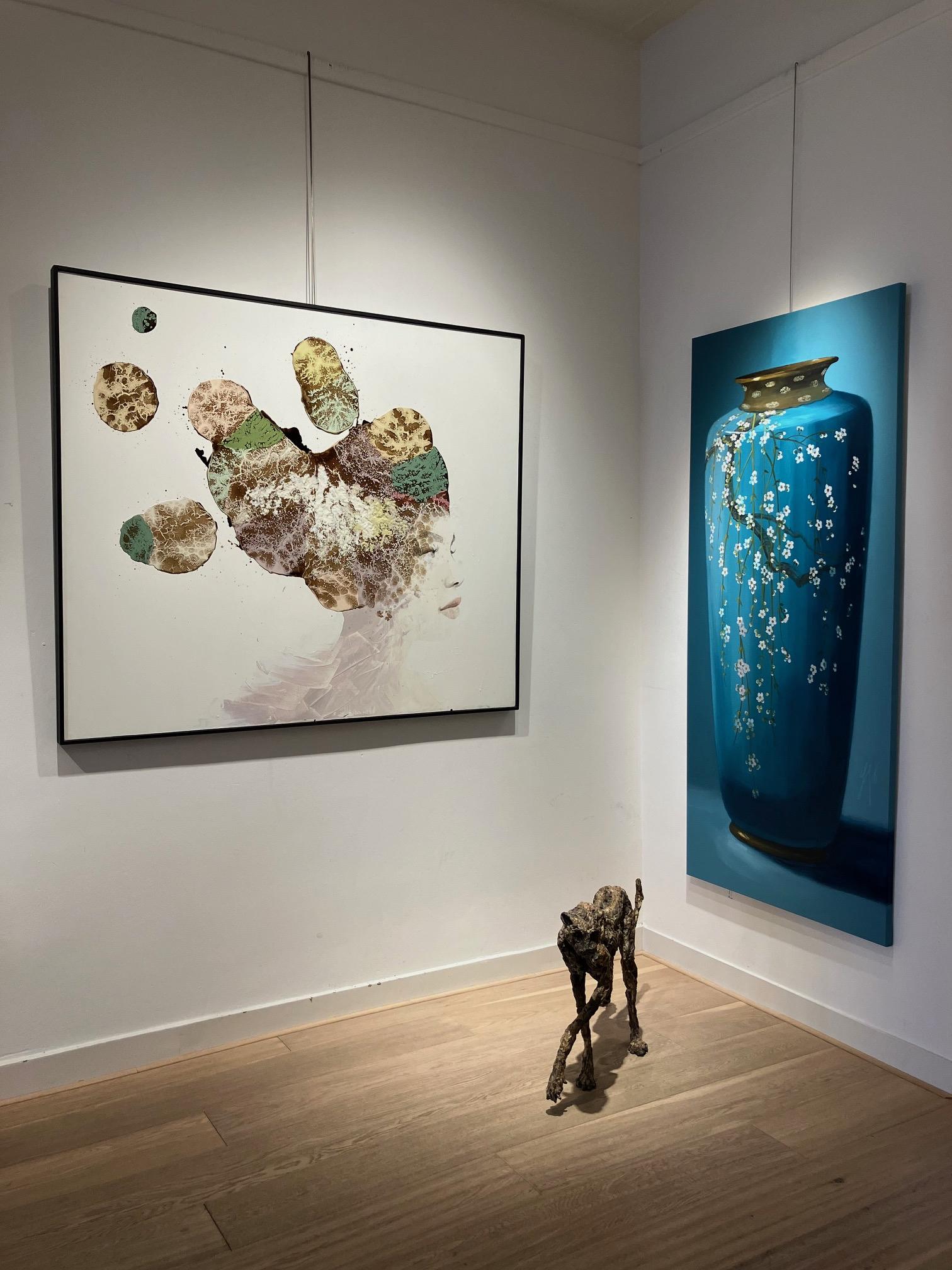 ''Jarrón turquesa'', pintura holandesa contemporánea de bodegón de jarrón de porcelana en venta 5