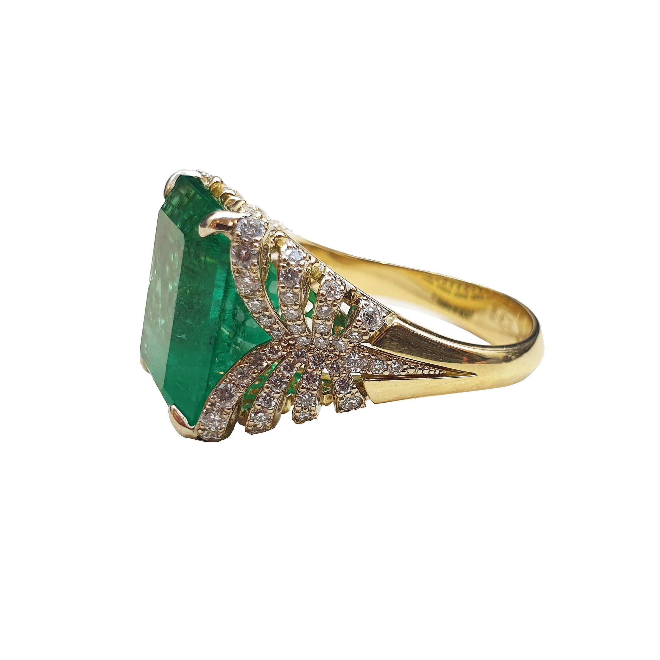 Contemporary Sasonko 8.82 Carat Emerald Diamonds 18 Karat Yellow Gold Cocktail Ring For Sale