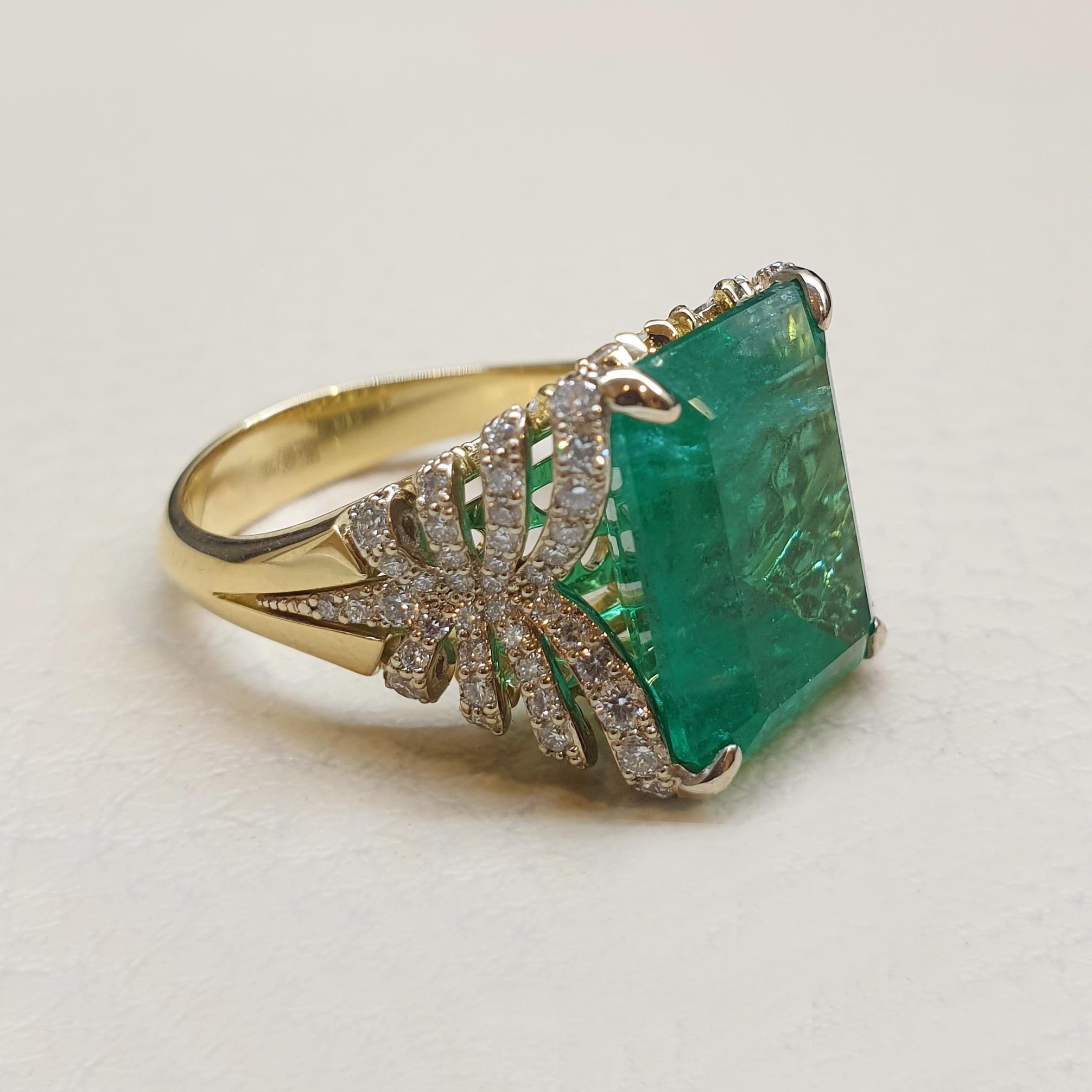 Sasonko 8.82 Carat Emerald Diamonds 18 Karat Yellow Gold Cocktail Ring For Sale 1