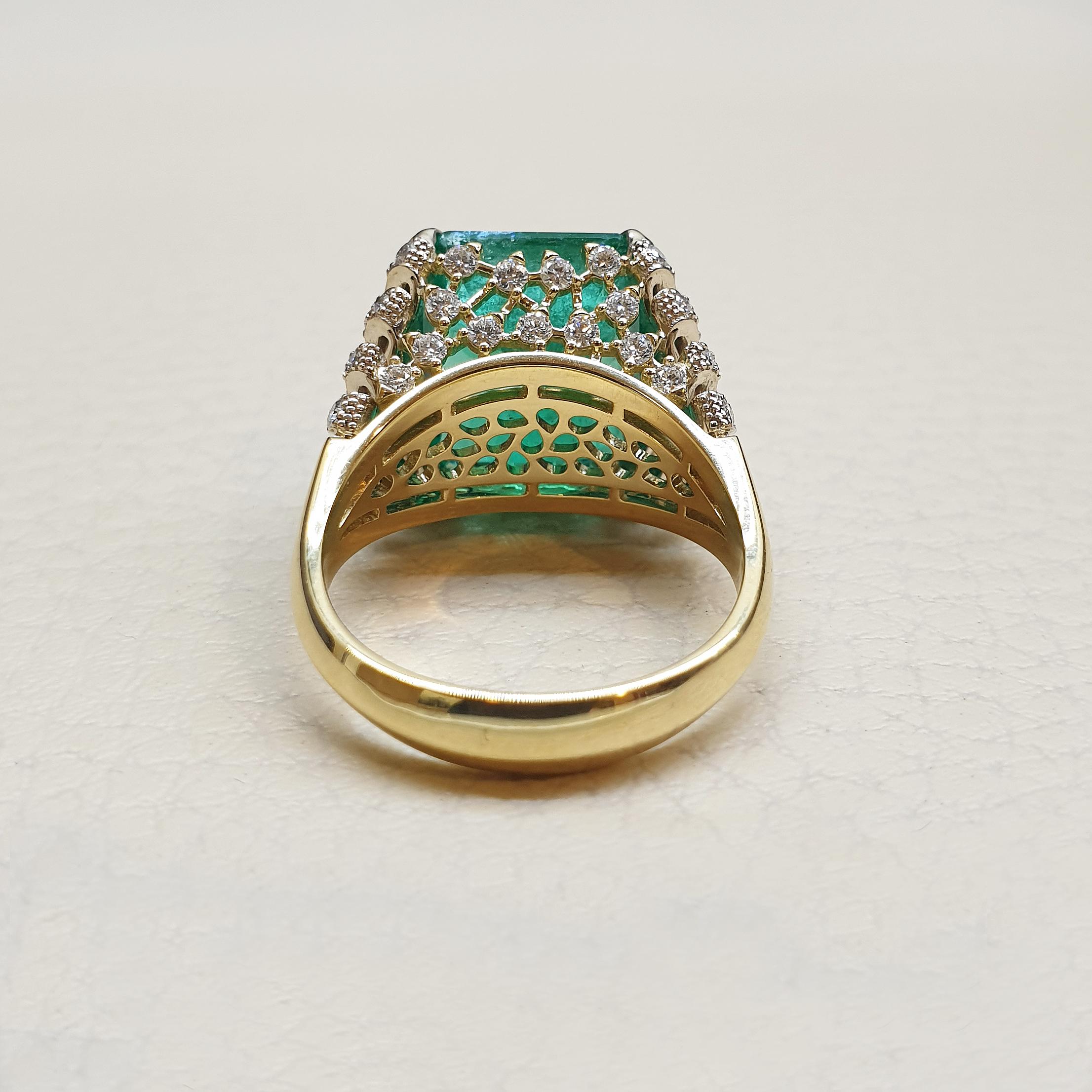 Sasonko 8.82 Carat Emerald Diamonds 18 Karat Yellow Gold Cocktail Ring For Sale 2