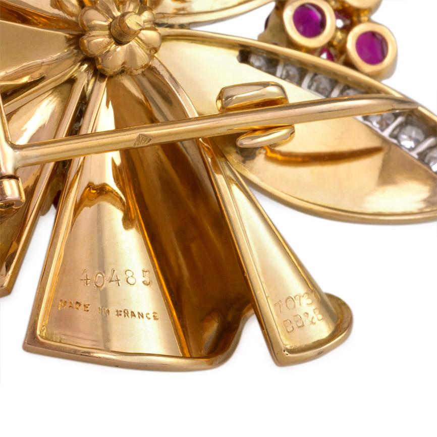 Round Cut Sasportas, France Retro Gold, Ruby and Diamond Stylized Flower Brooch/Pendant For Sale