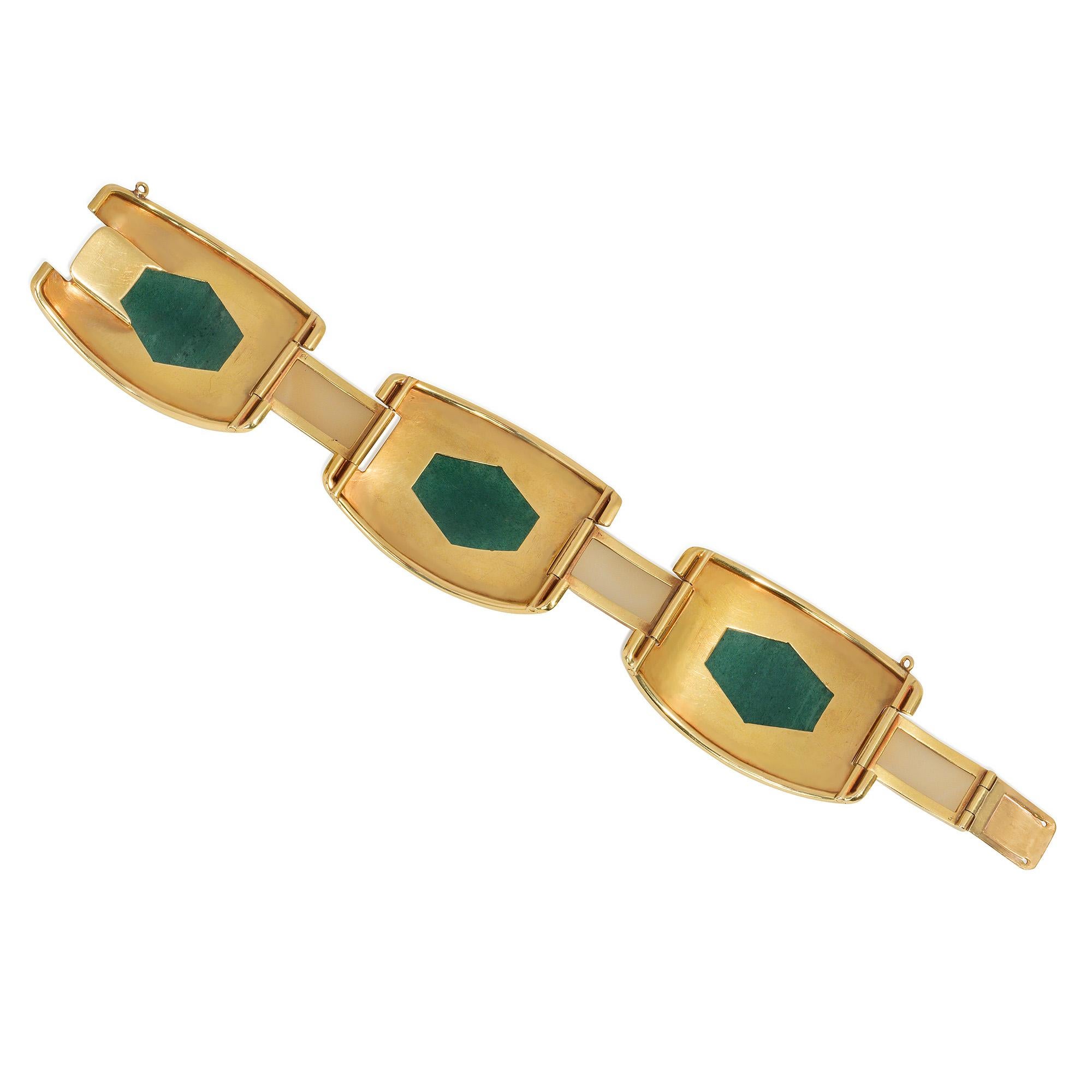 Sasportas, französisches Armband aus Gold, geschnitztem Aventurin und Chalzedon im Art Déco-Stil (Art déco) im Angebot