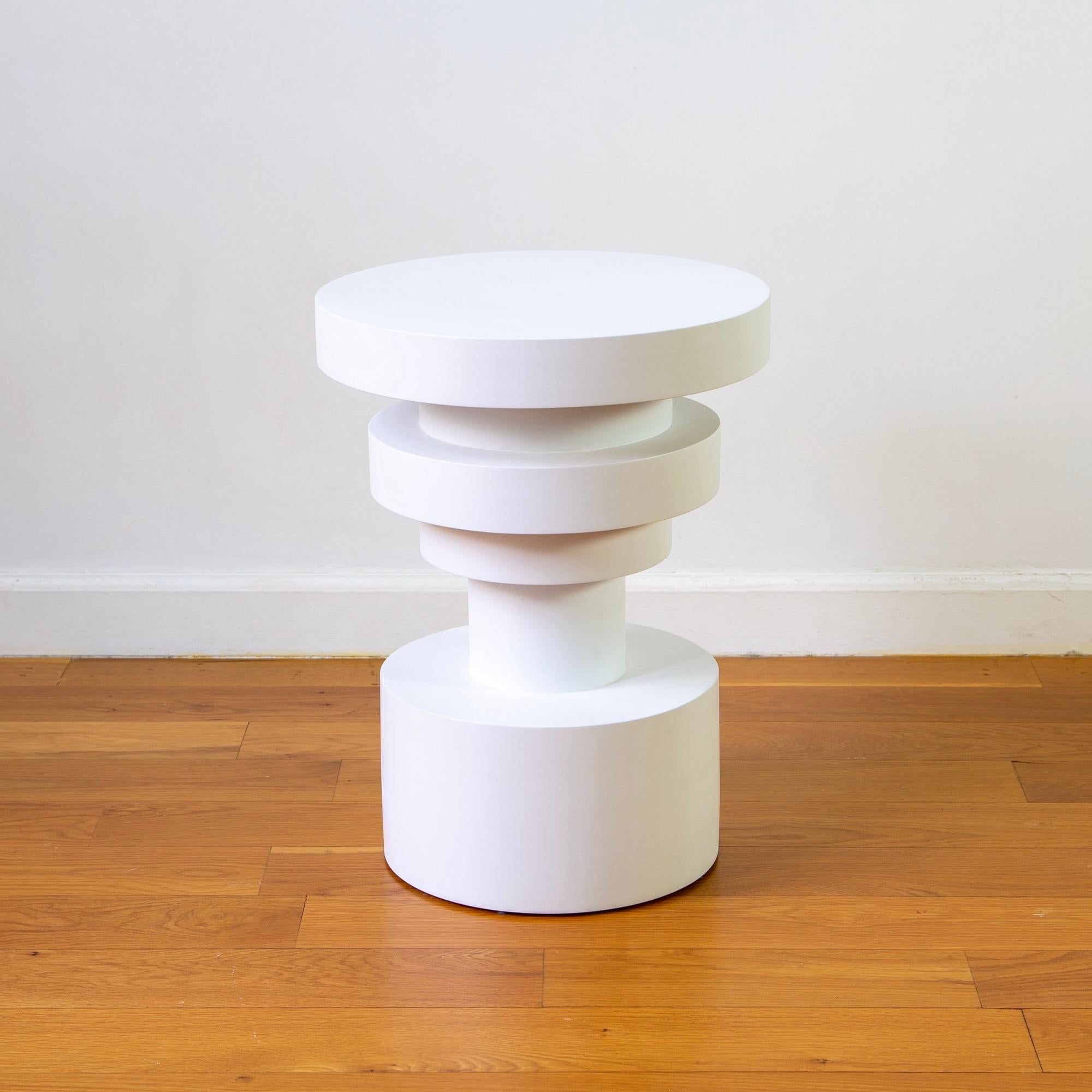 Bois Table de nuit Sass de Souda, courte, blanche, en Wood Wood, fabriquée sur commande en vente