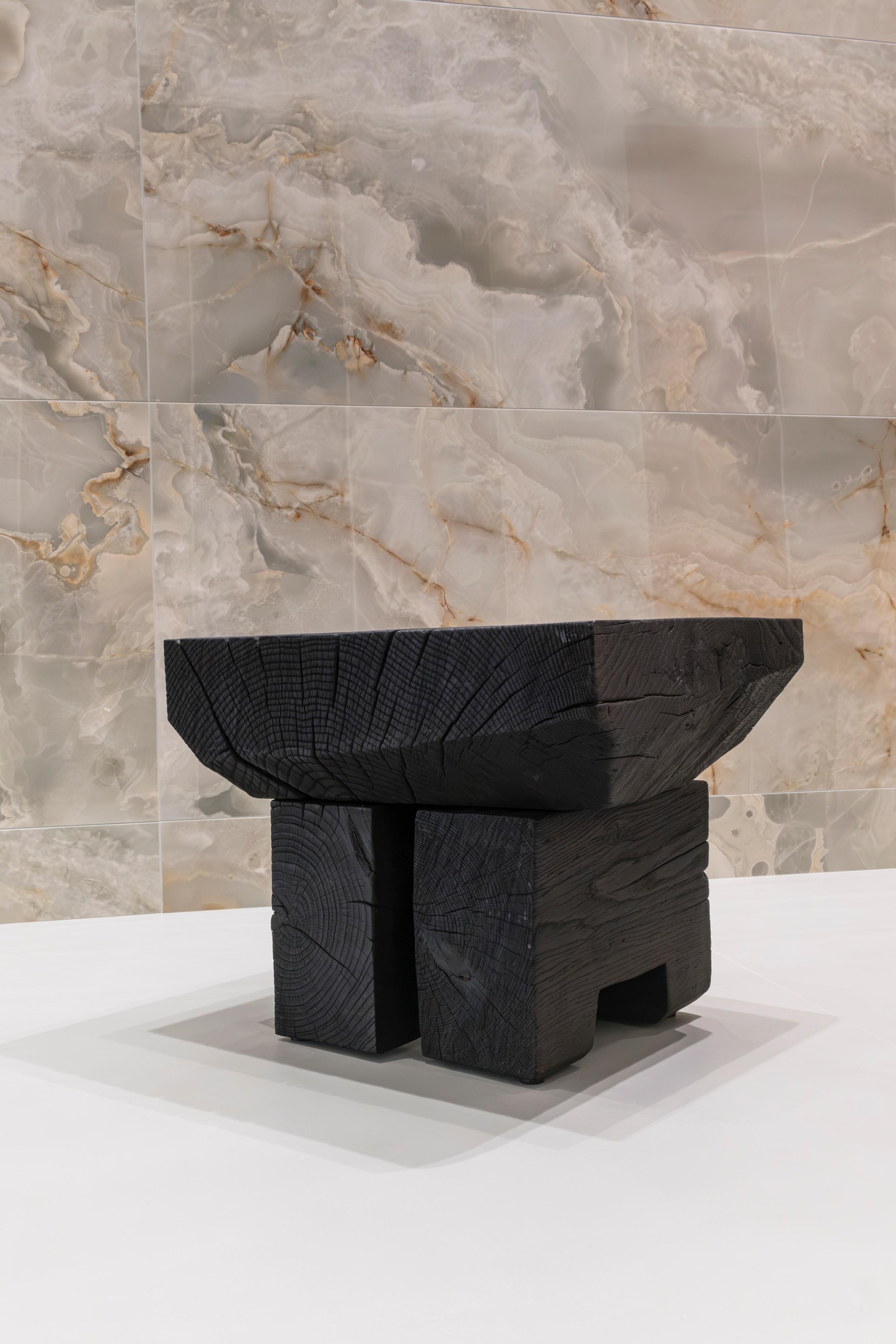 Sgabello Sass Charred di Riccardo Monte In condizioni Nuovo in vendita a Geneve, CH