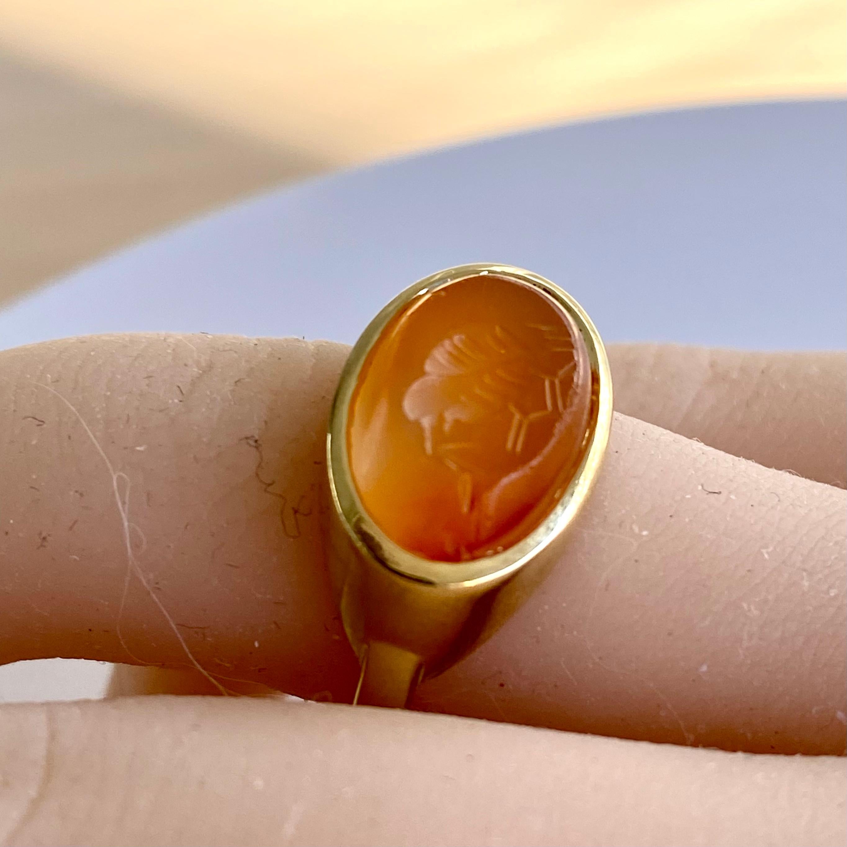 Sassanian 7th century CE Orange Red Carnelian Seal Set 18 Karat Yellow Gold Ring In New Condition For Sale In New York, NY
