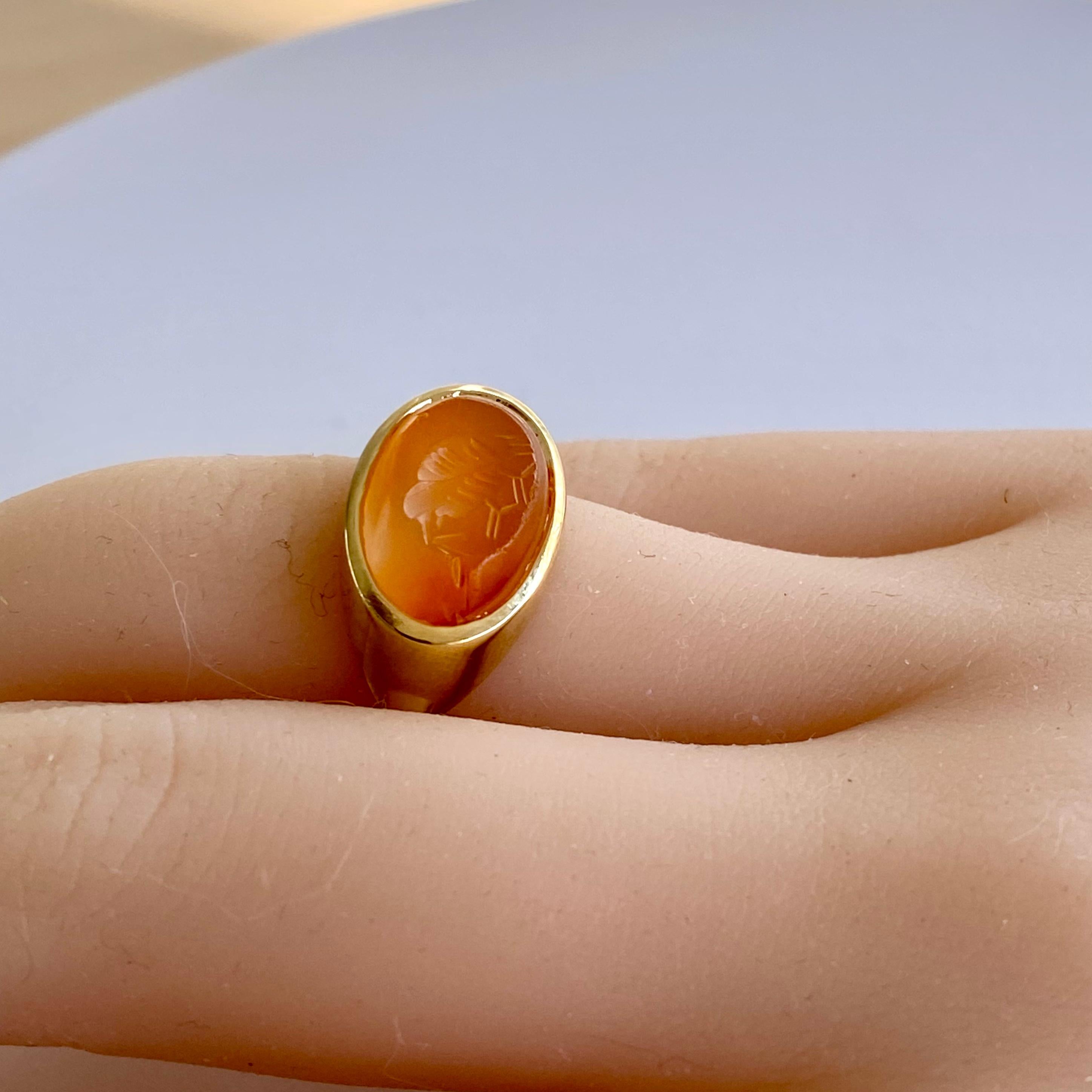 Sassanian 7th century CE Orange Red Carnelian Seal Set 18 Karat Yellow Gold Ring For Sale 1