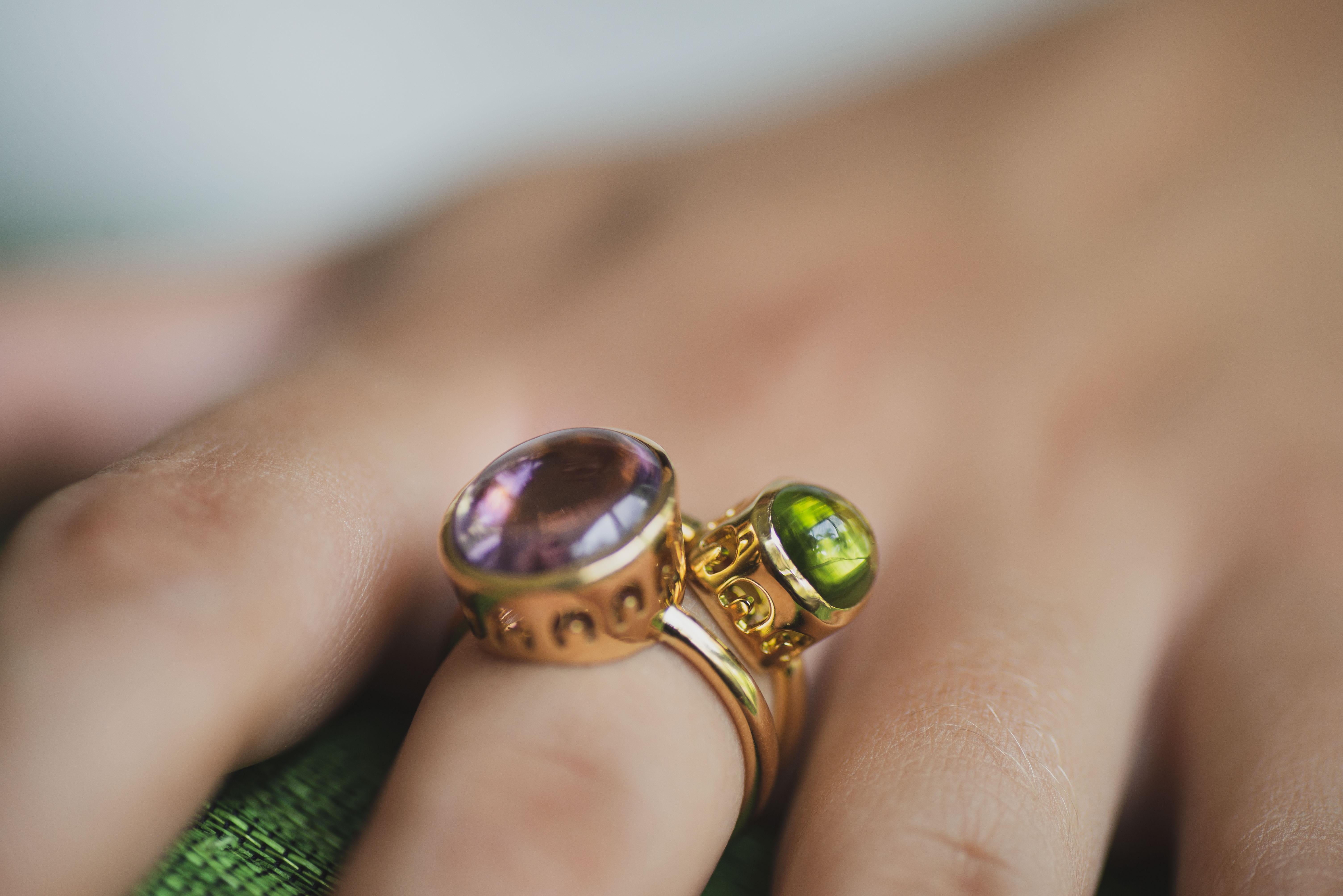 For Sale:  Sassi Fine Jewellery, Secret of Berenice, Amethyst Large Stack Yellow Gold Ring 11