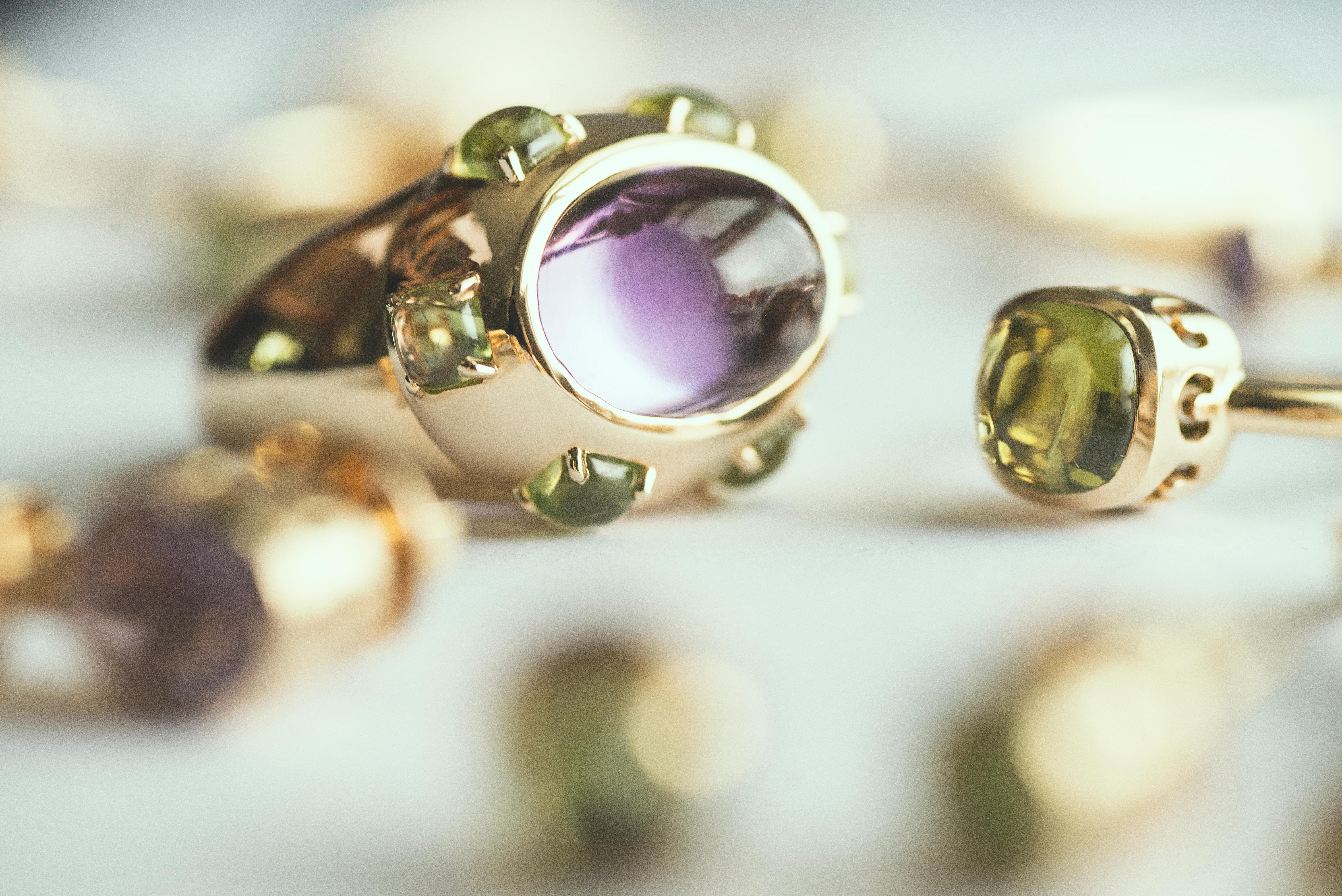 For Sale:  Sassi Fine Jewellery, Secret of Berenice, Peridot medium Stack Yellow Gold Ring 7
