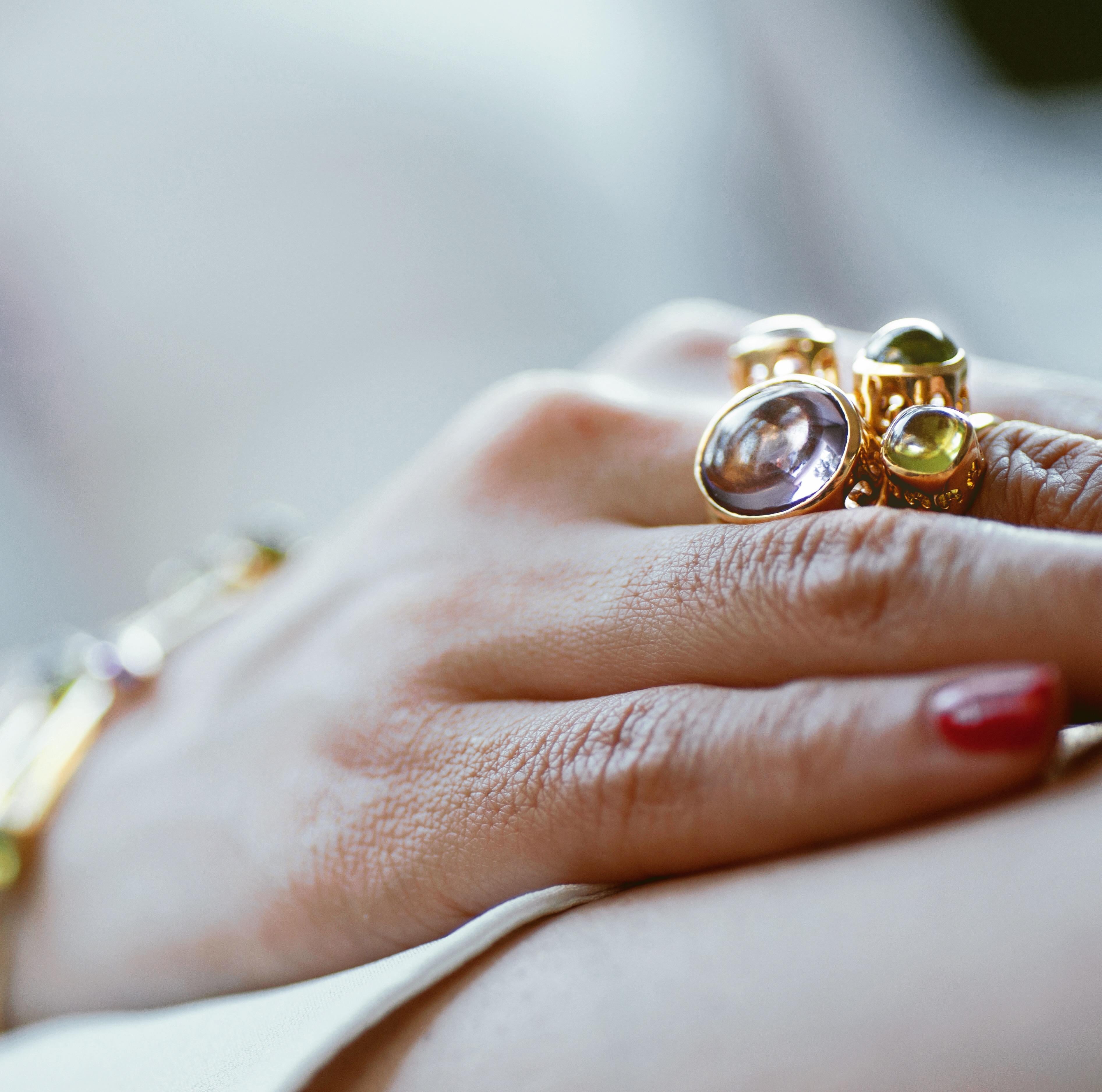 Sassi Fine Jewellery, Secret of Berenice, Peridot Small Stack Yellow Gold Ring In New Condition For Sale In La Tour-De-Peilz, CH