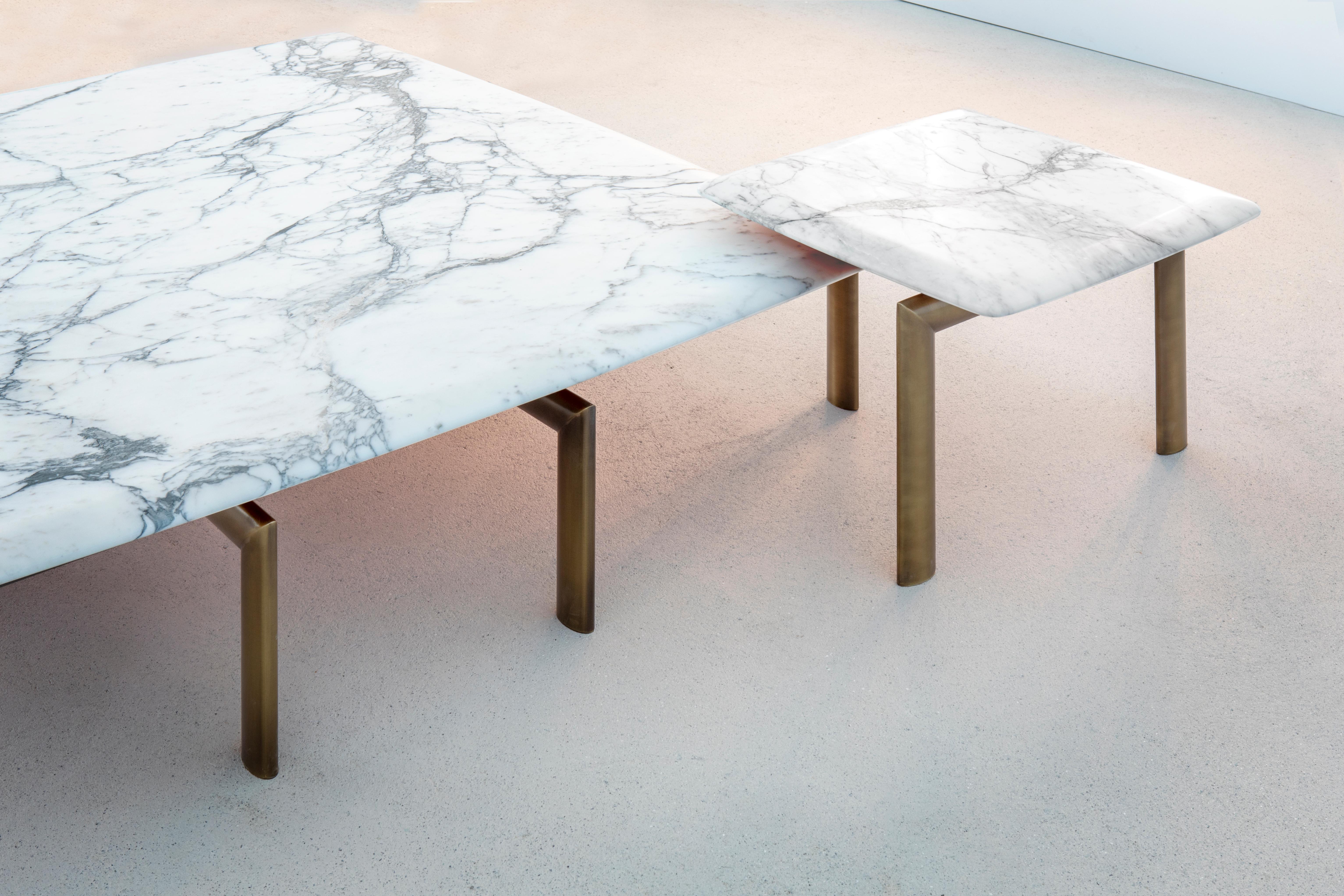 Table basse Sasso 200 Statuario en marbre et métal bronze clair par Casa Casati en vente 3