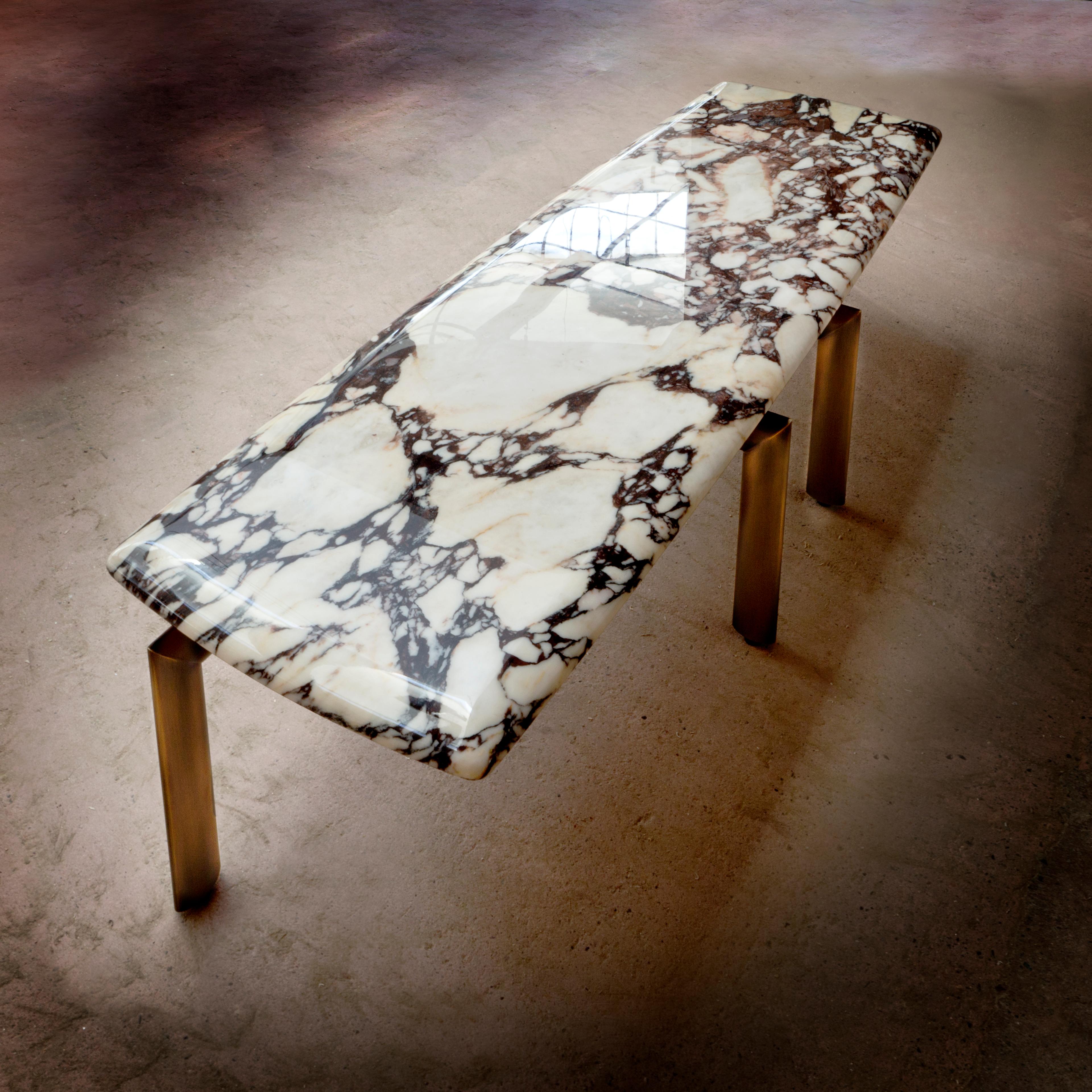 Table basse Sasso 200 Statuario en marbre et métal bronze clair par Casa Casati en vente 1