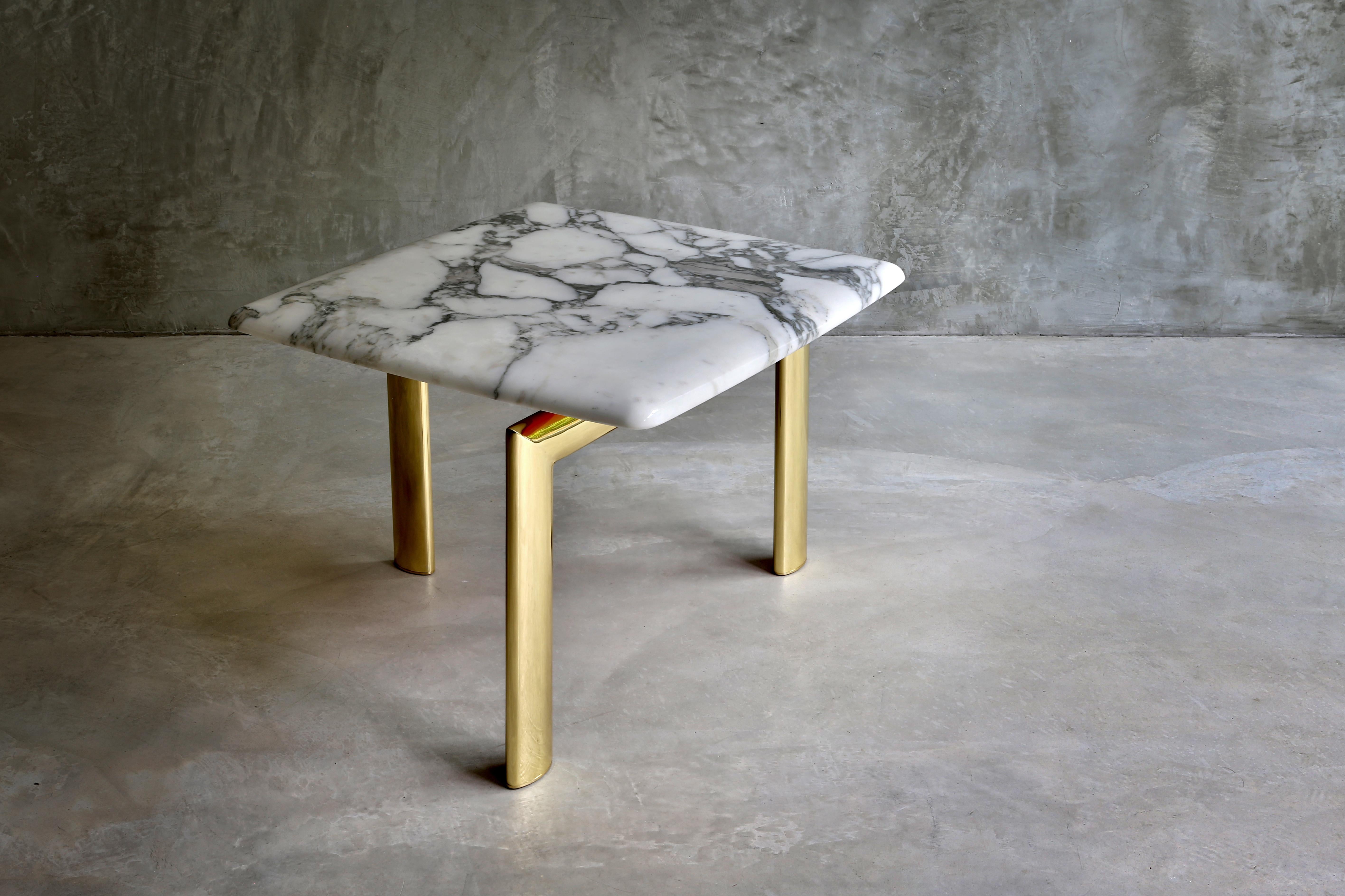 Sasso 36 Arabescato White Marble And Gold Chrome Metal Side Table by Casa Casati 
Dimensions: D 36 x W 48 x H 44 cm. 
Materials: Metal and marble.

Available in different materials and size options. Please contact us.

The asymmetry of the metal