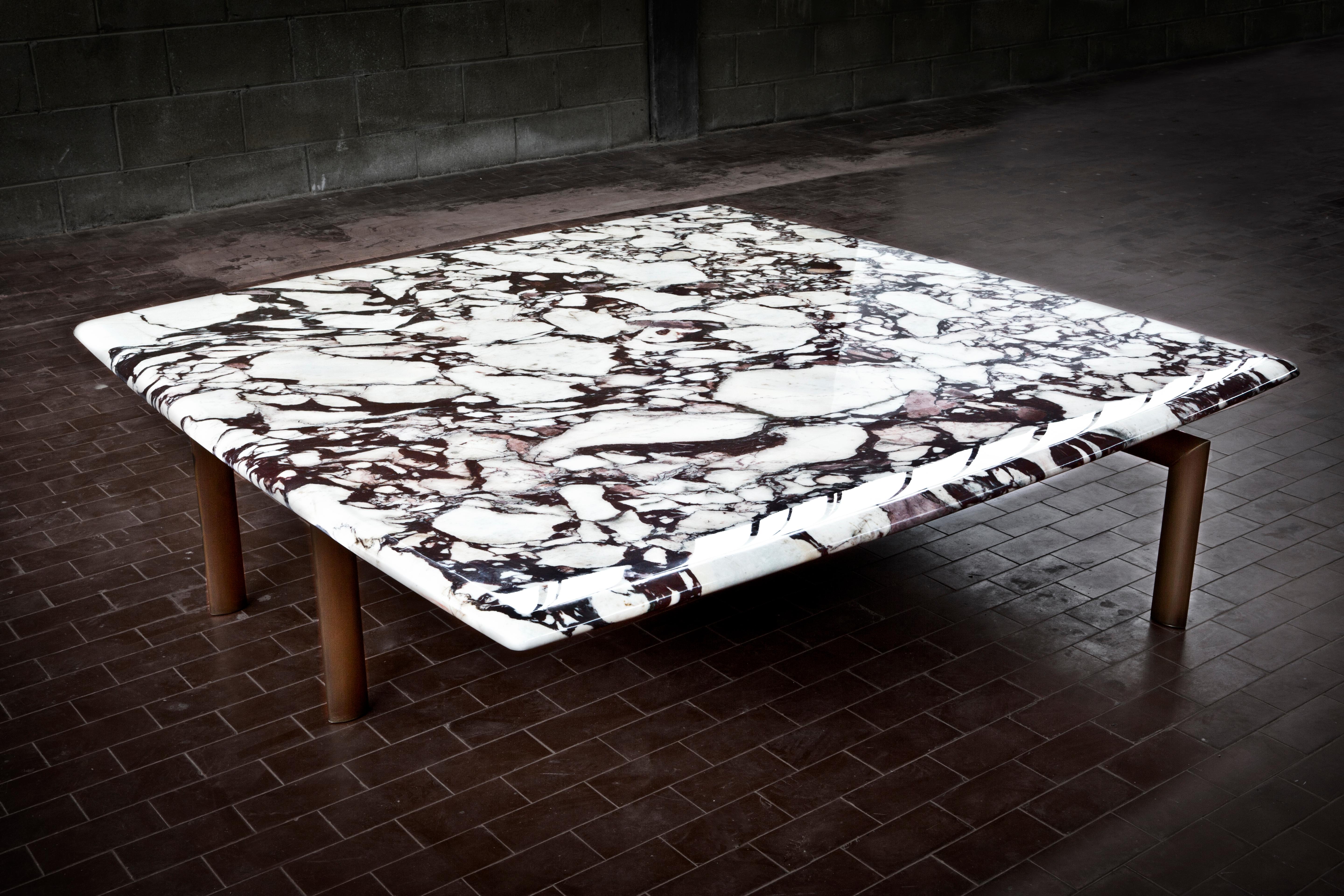 Modern Sasso Coffee Table in Glossy Breccia Medicea Marble For Sale