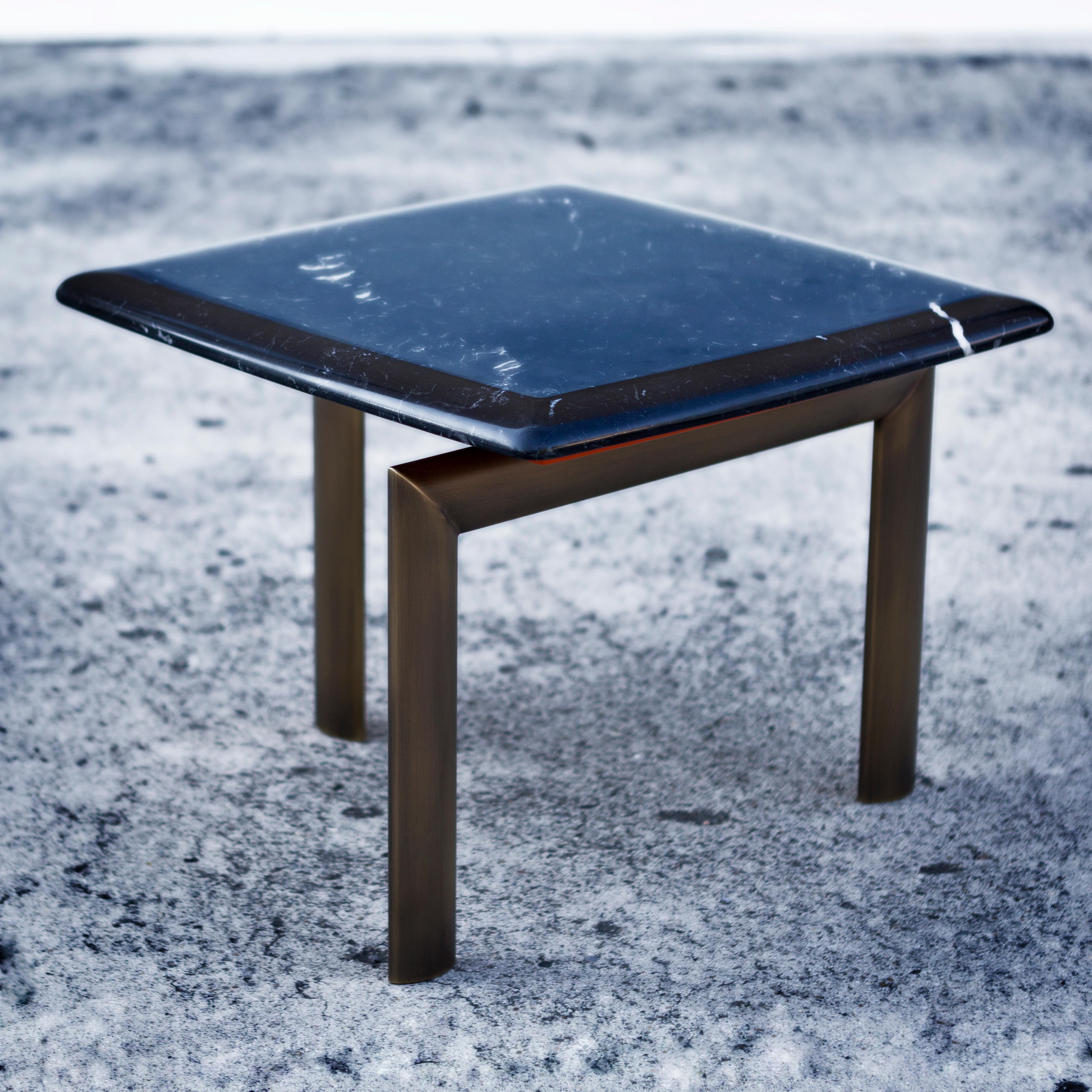 Sasso, the side table with three legs and lacquered or marble top For Sale 2